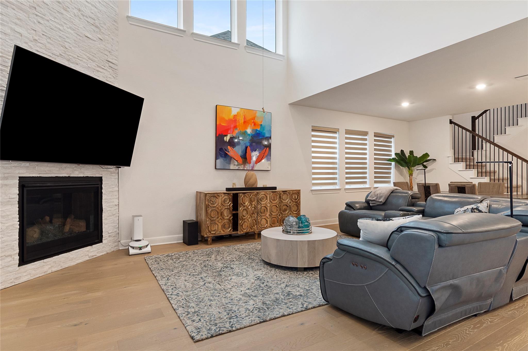 682 Two Creeks Ln, Austin, TX 78737