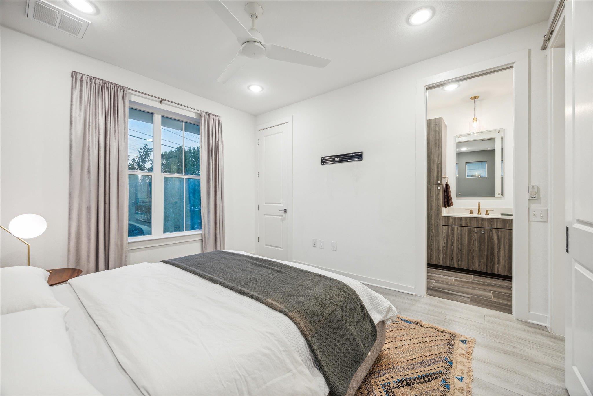 2624 Metcalfe Rd # 2, Austin, TX 78741