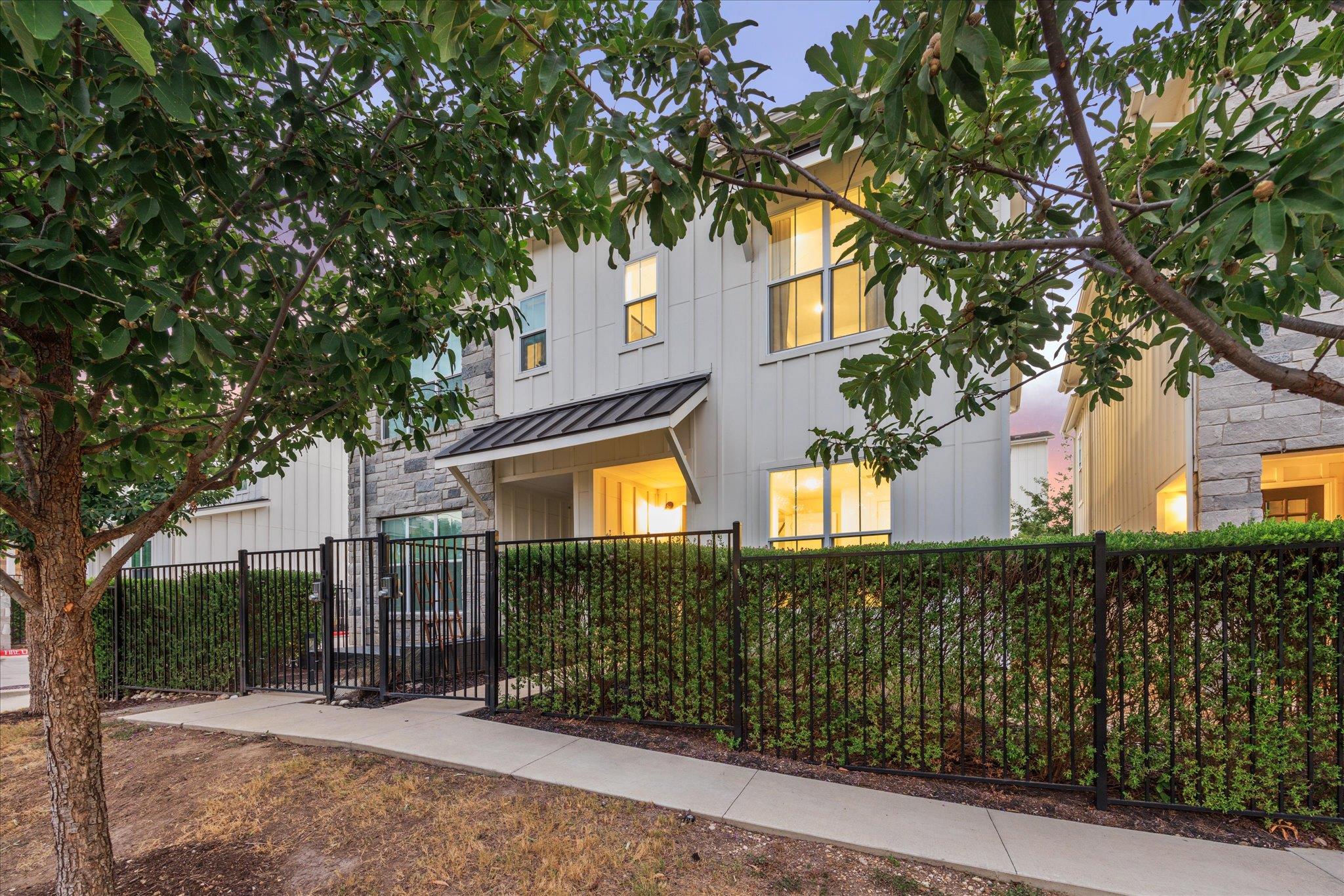 2624 Metcalfe Rd # 2, Austin, TX 78741