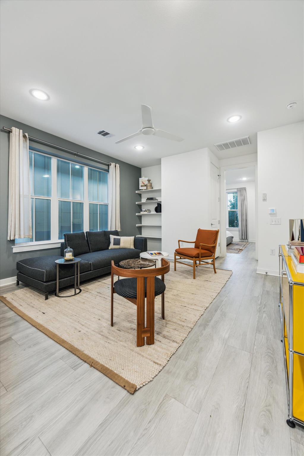 2624 Metcalfe Rd # 2, Austin, TX 78741