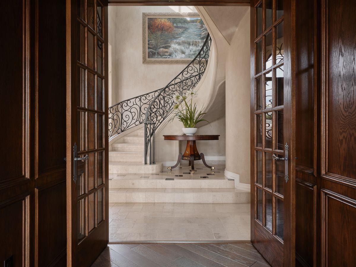 6505 W Courtyard Dr, Austin, TX 78730