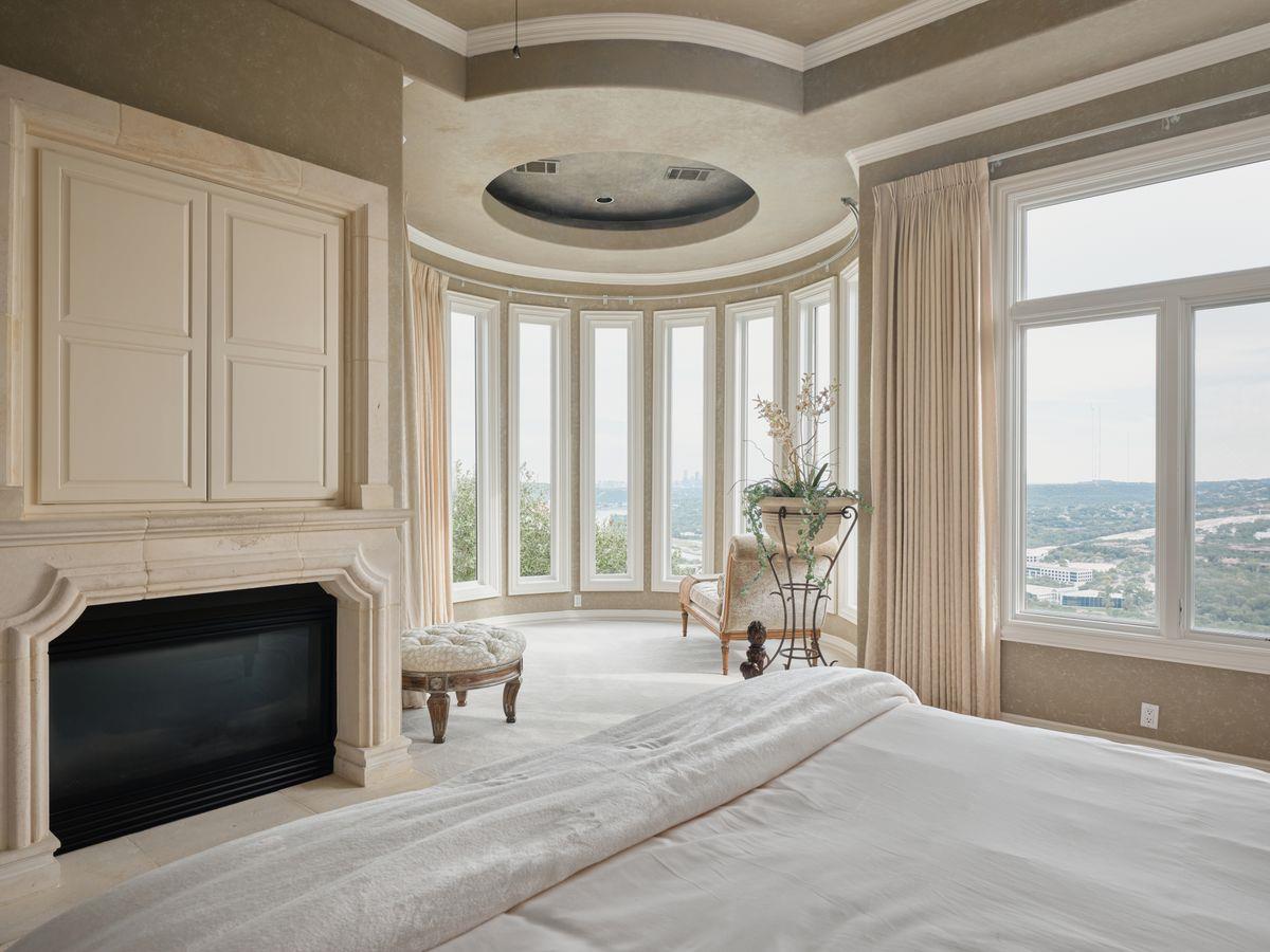 6505 W Courtyard Dr, Austin, TX 78730