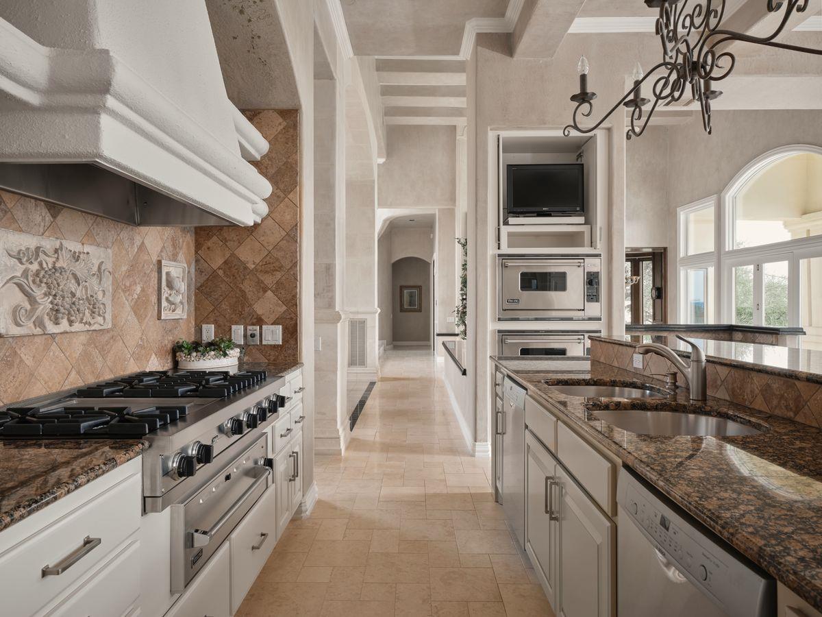 6505 W Courtyard Dr, Austin, TX 78730