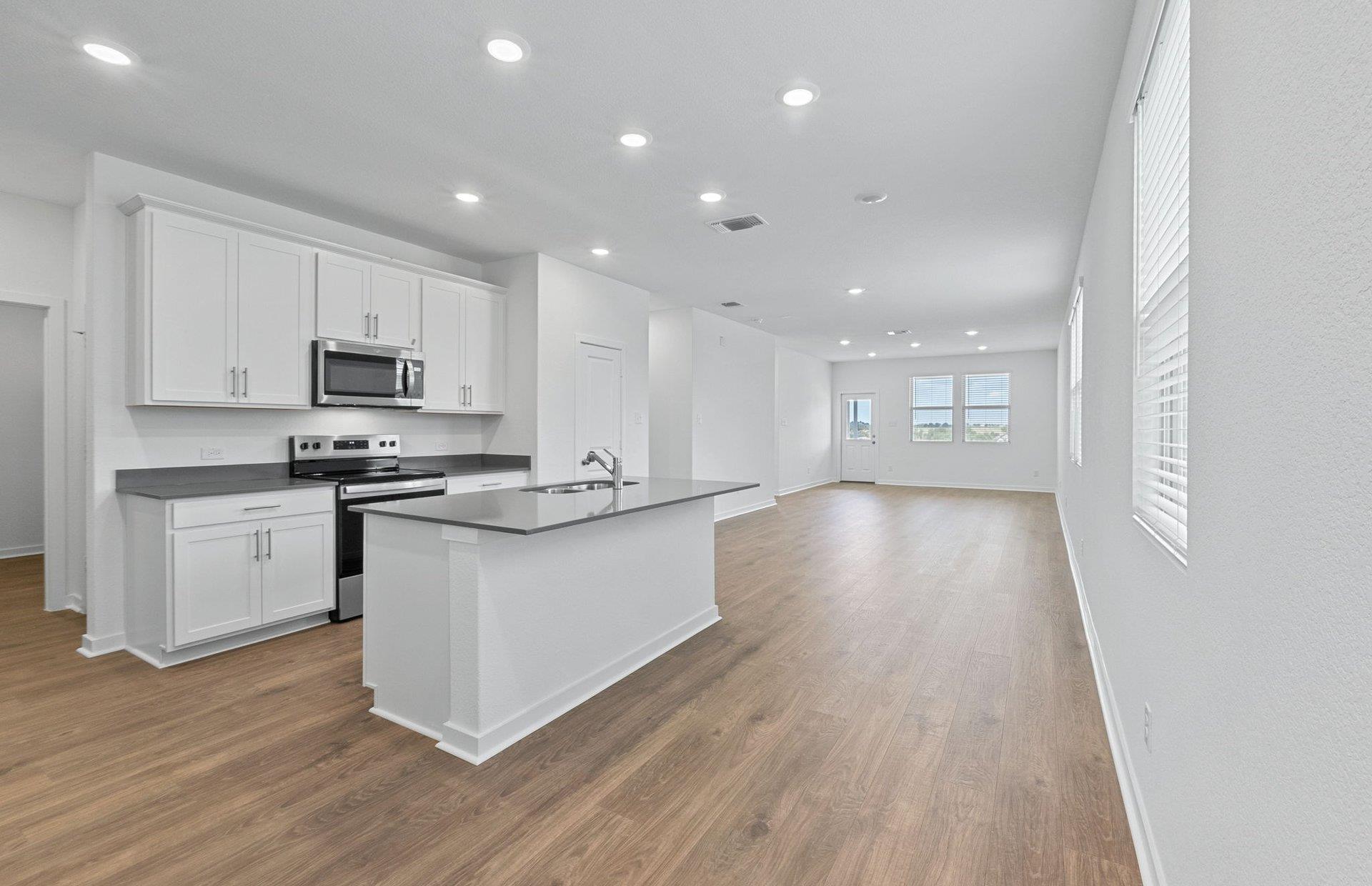 346 Paradise Canyon Dr, Jarrell, TX 76537