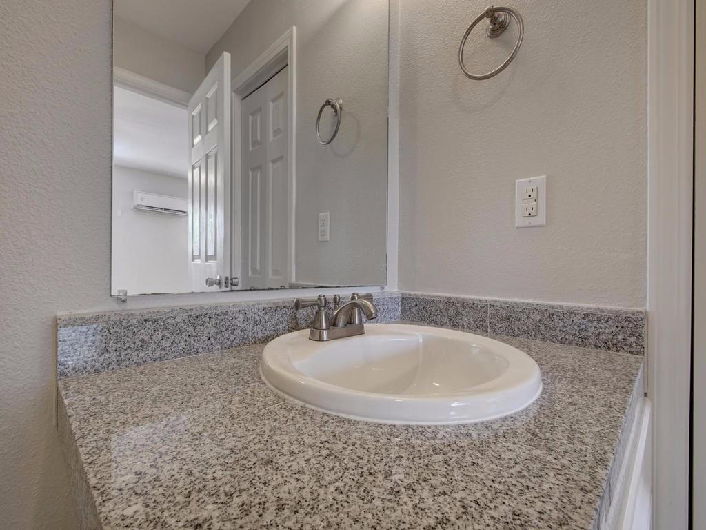 304 E 33rd St # 26, Austin, TX 78705