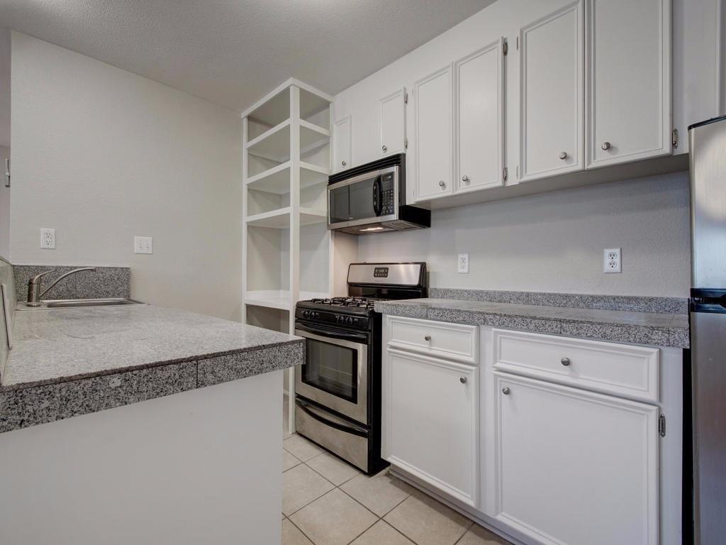 304 E 33rd St # 26, Austin, TX 78705