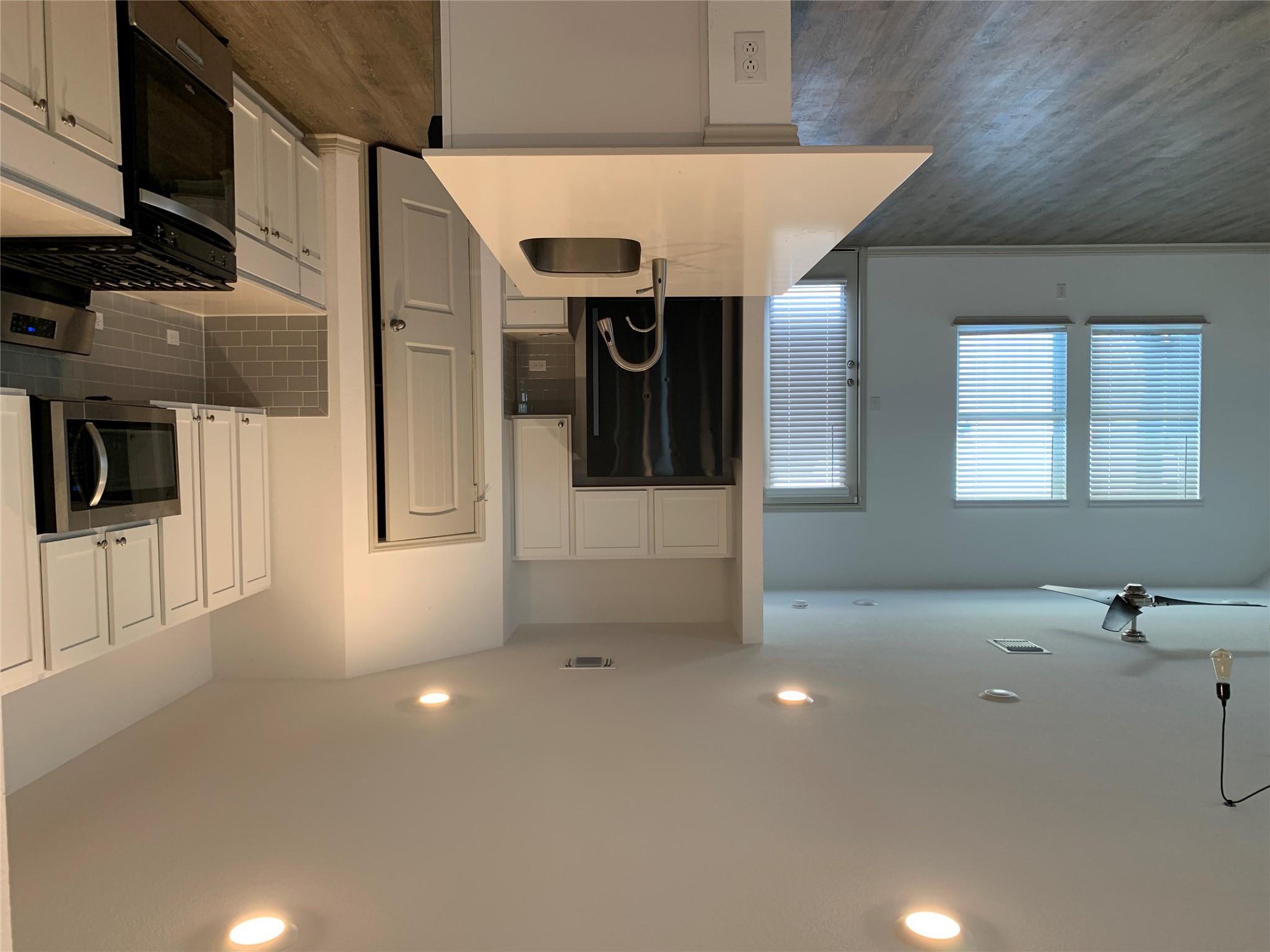 235 Sweetwater Creek Ln, Hutto, TX 78634