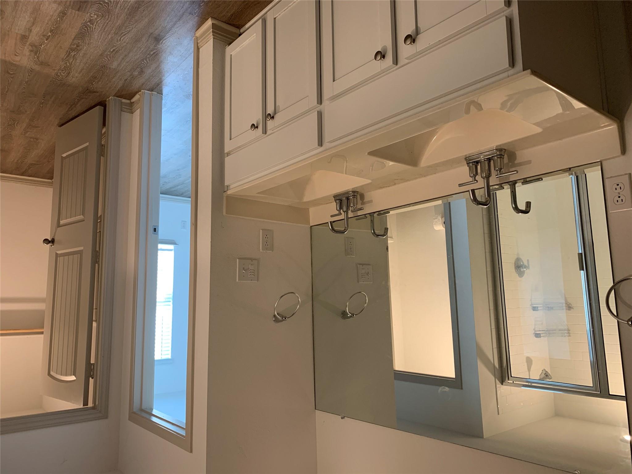 235 Sweetwater Creek Ln, Hutto, TX 78634