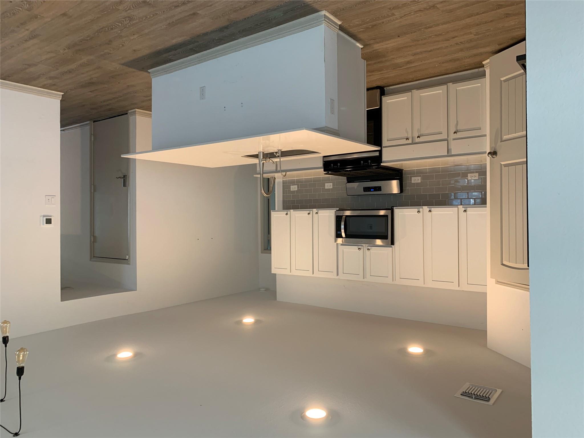 235 Sweetwater Creek Ln, Hutto, TX 78634