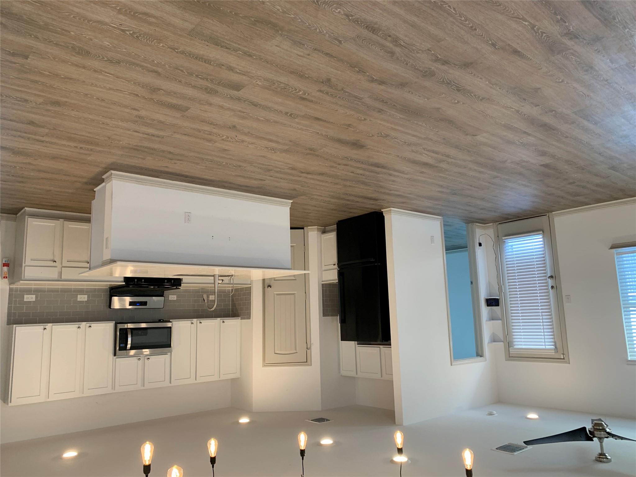 235 Sweetwater Creek Ln, Hutto, TX 78634