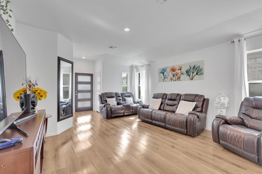 234 Canley Loop, Hutto, TX 78634