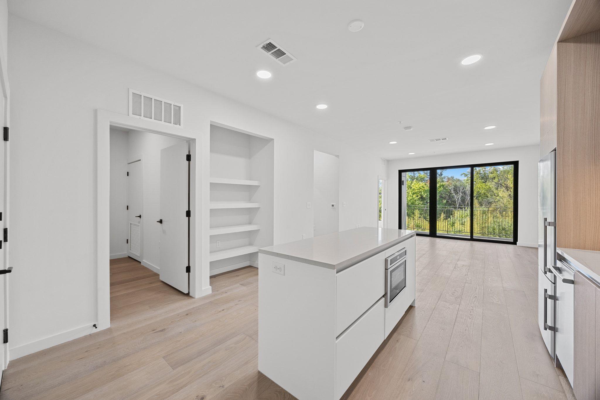 2209 S 1st St # 225, Austin, TX 78704