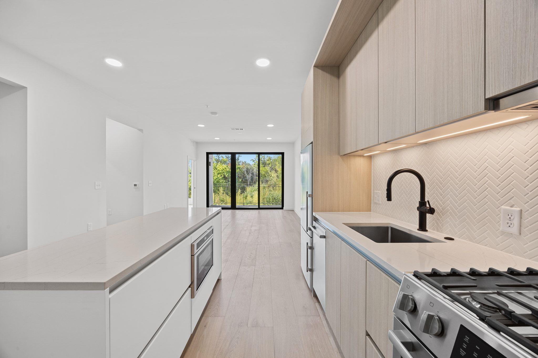 2209 S 1st St # 225, Austin, TX 78704