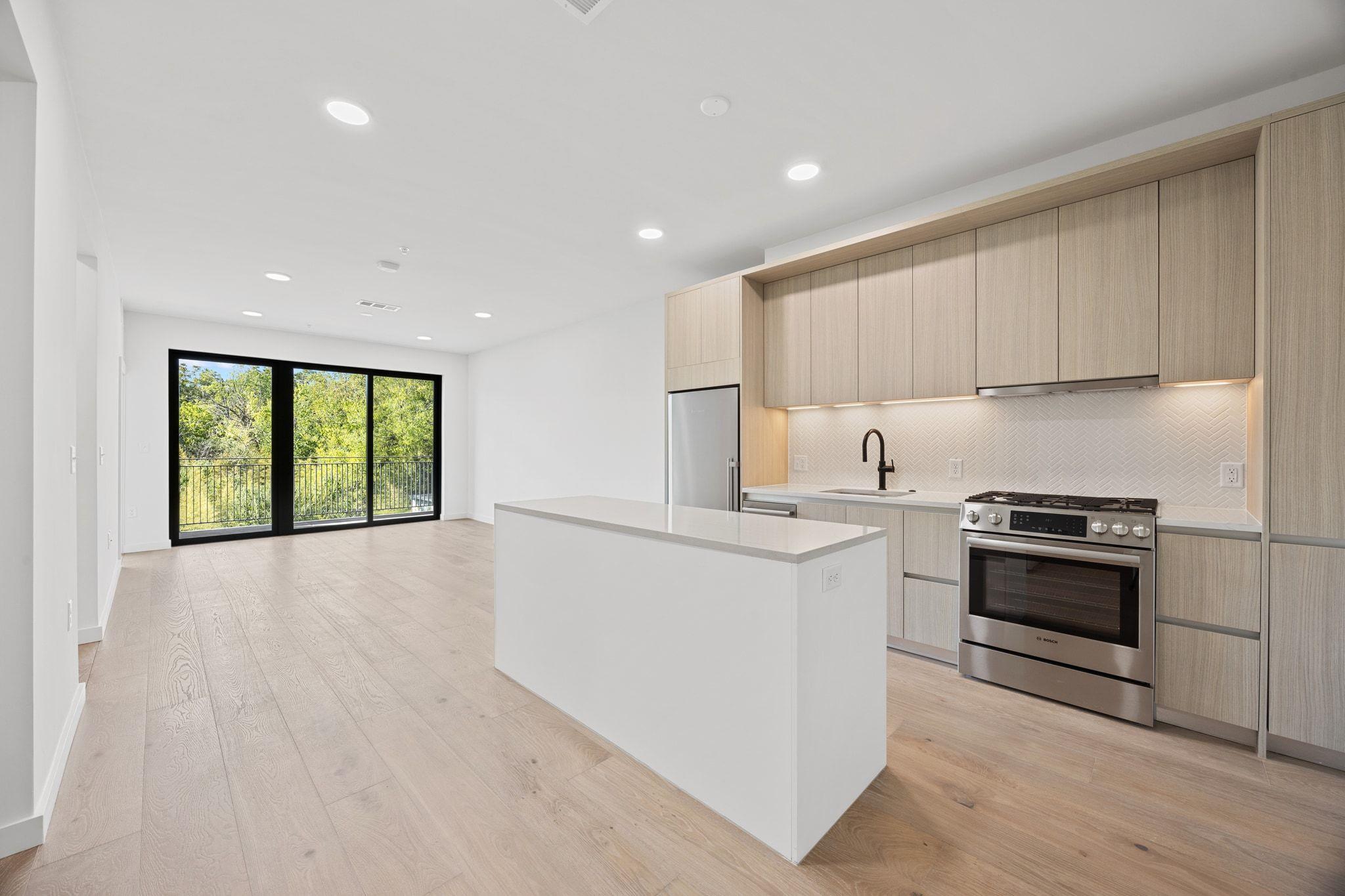 2209 S 1st St # 225, Austin, TX 78704