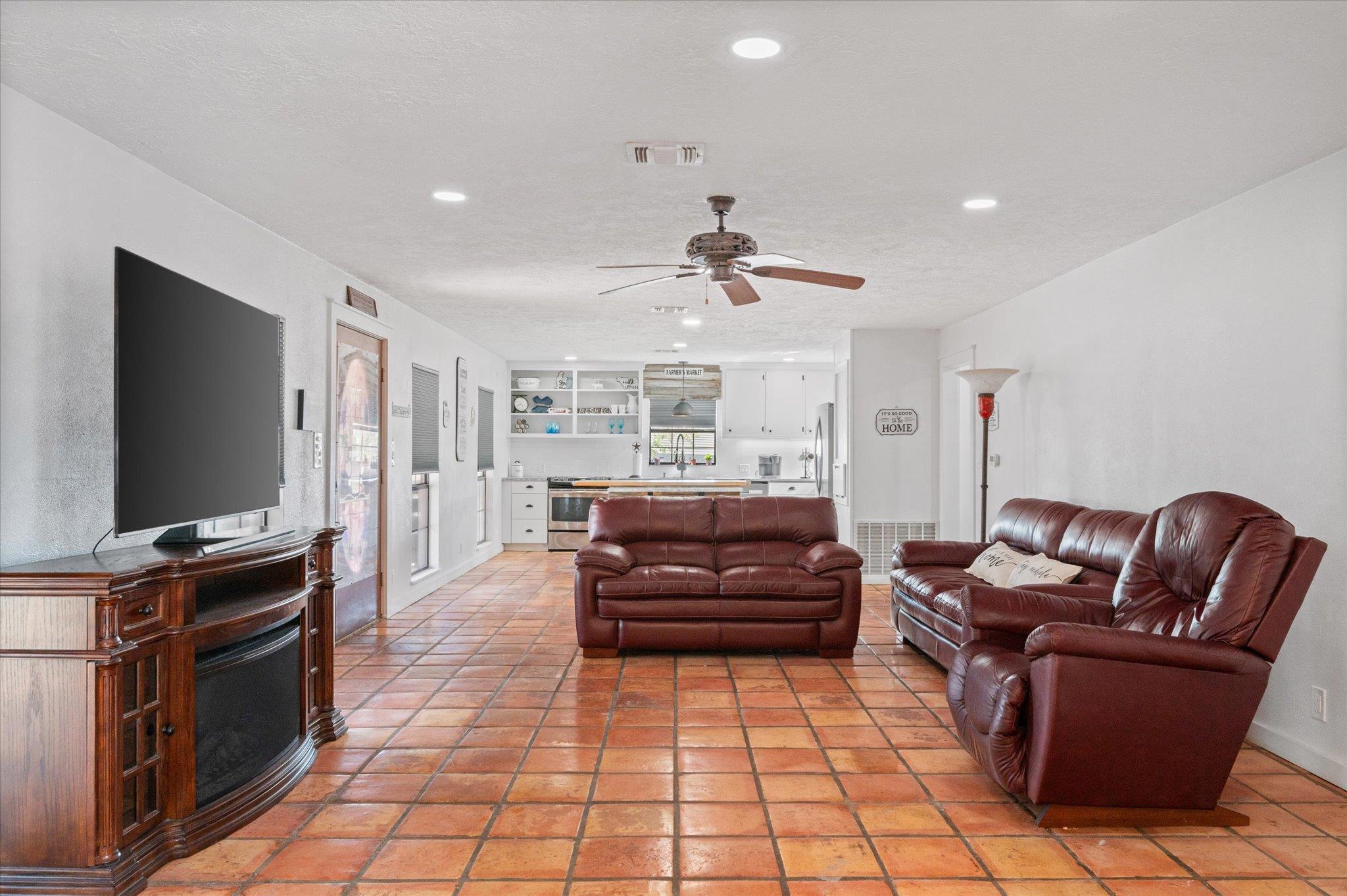 215 Go Away Rd, Blanco, TX 78606