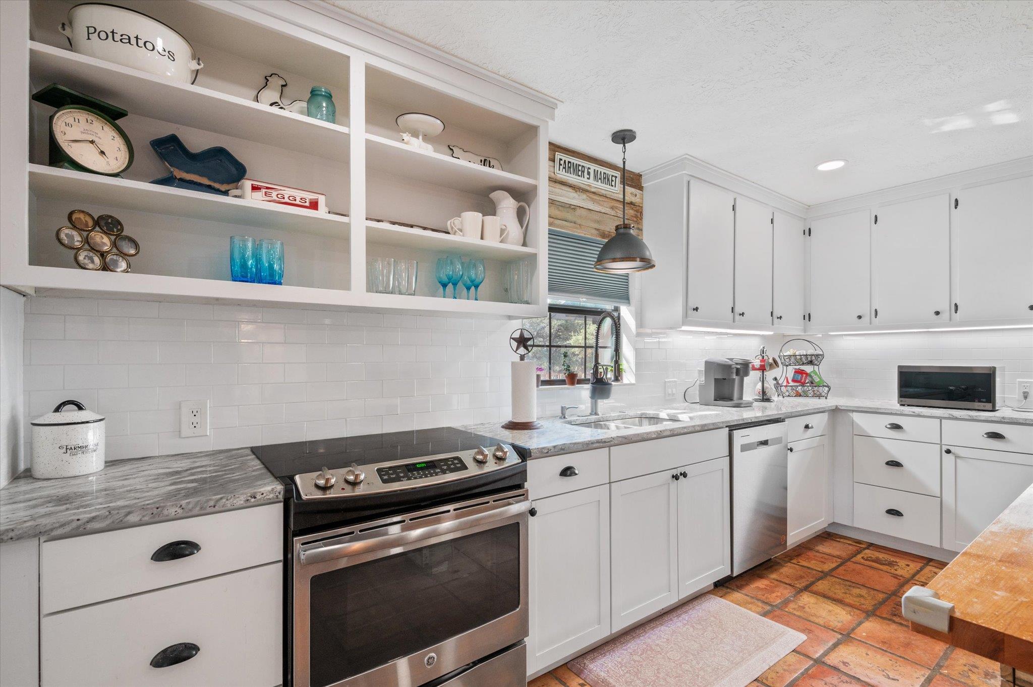 215 Go Away Rd, Blanco, TX 78606