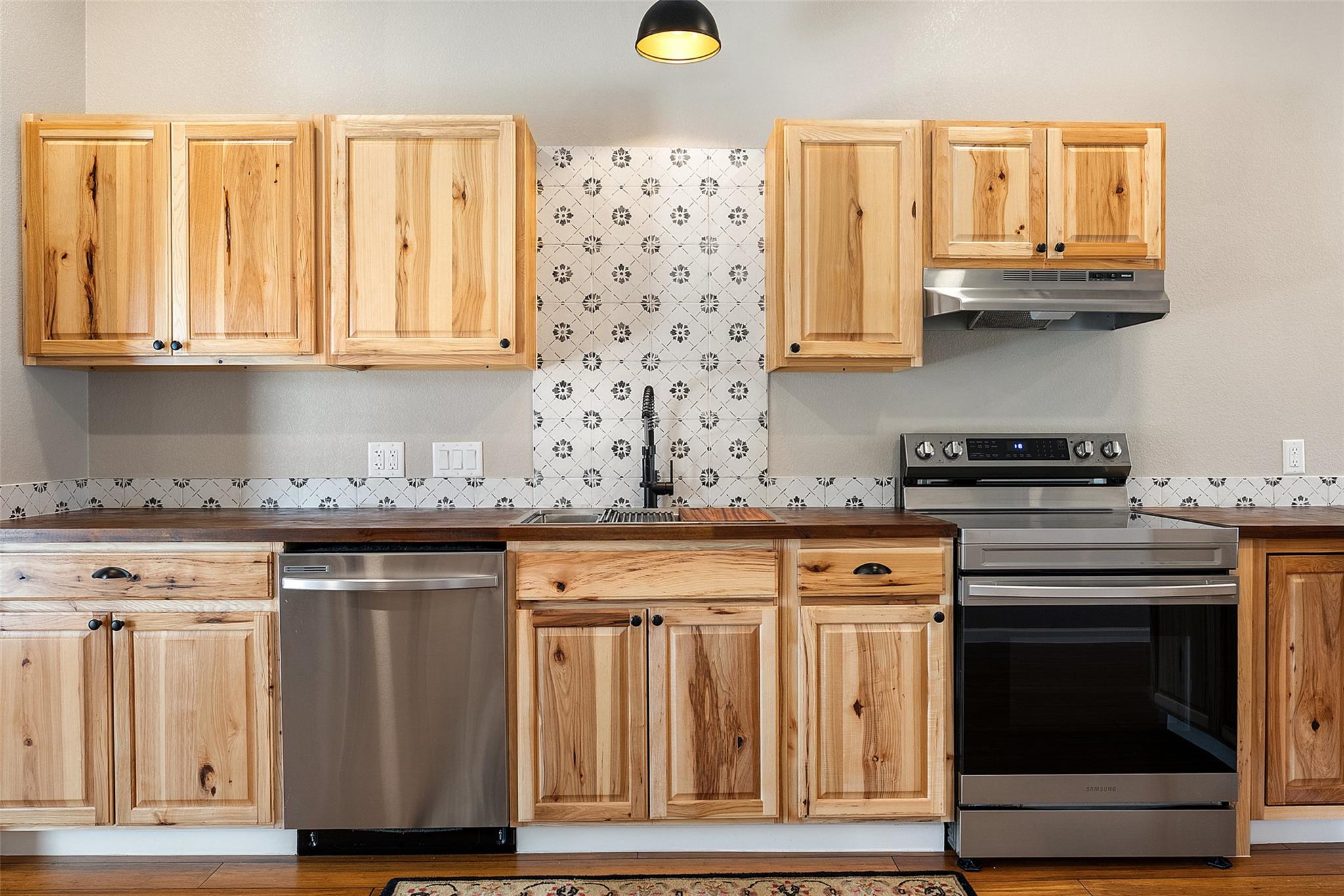 108 High Plains Trl, Spicewood, TX 78669