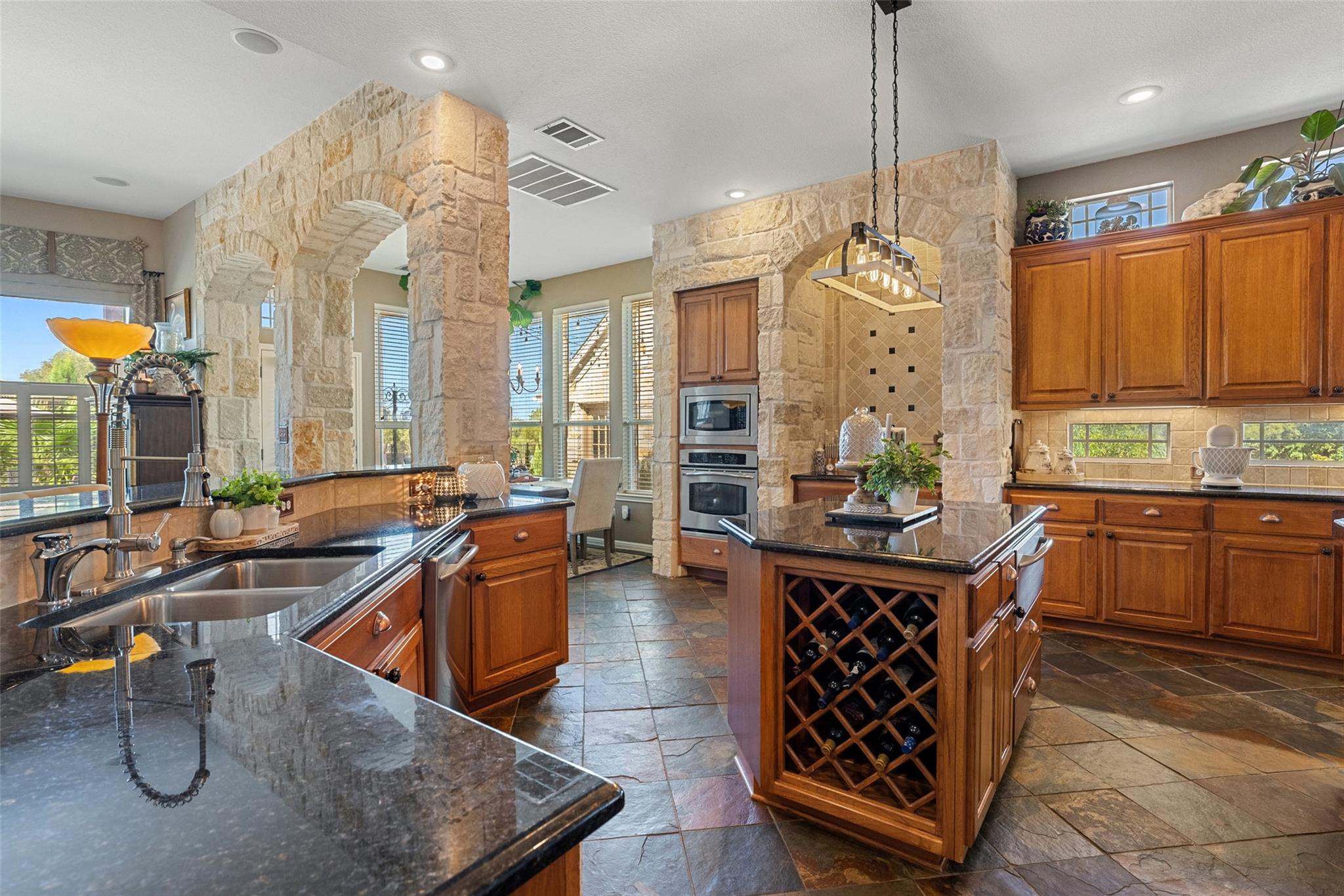 108 High Plains Trl, Spicewood, TX 78669