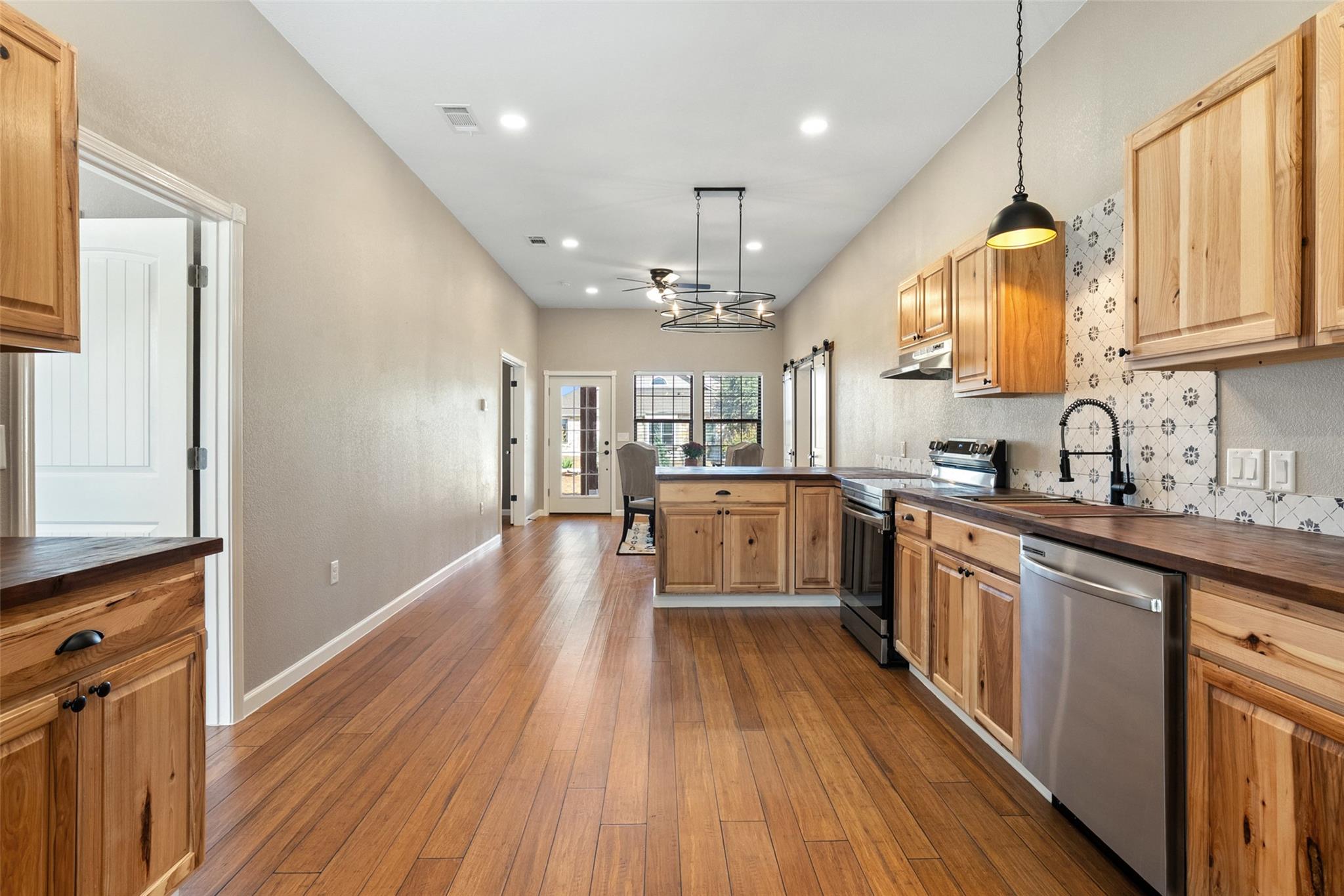 108 High Plains Trl, Spicewood, TX 78669