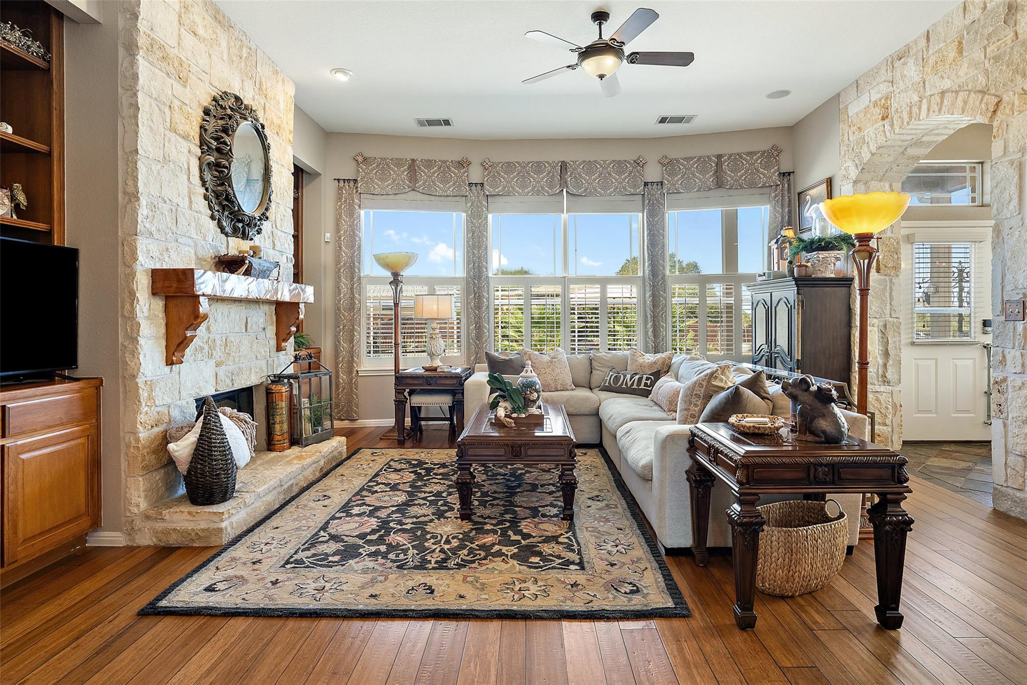 108 High Plains Trl, Spicewood, TX 78669