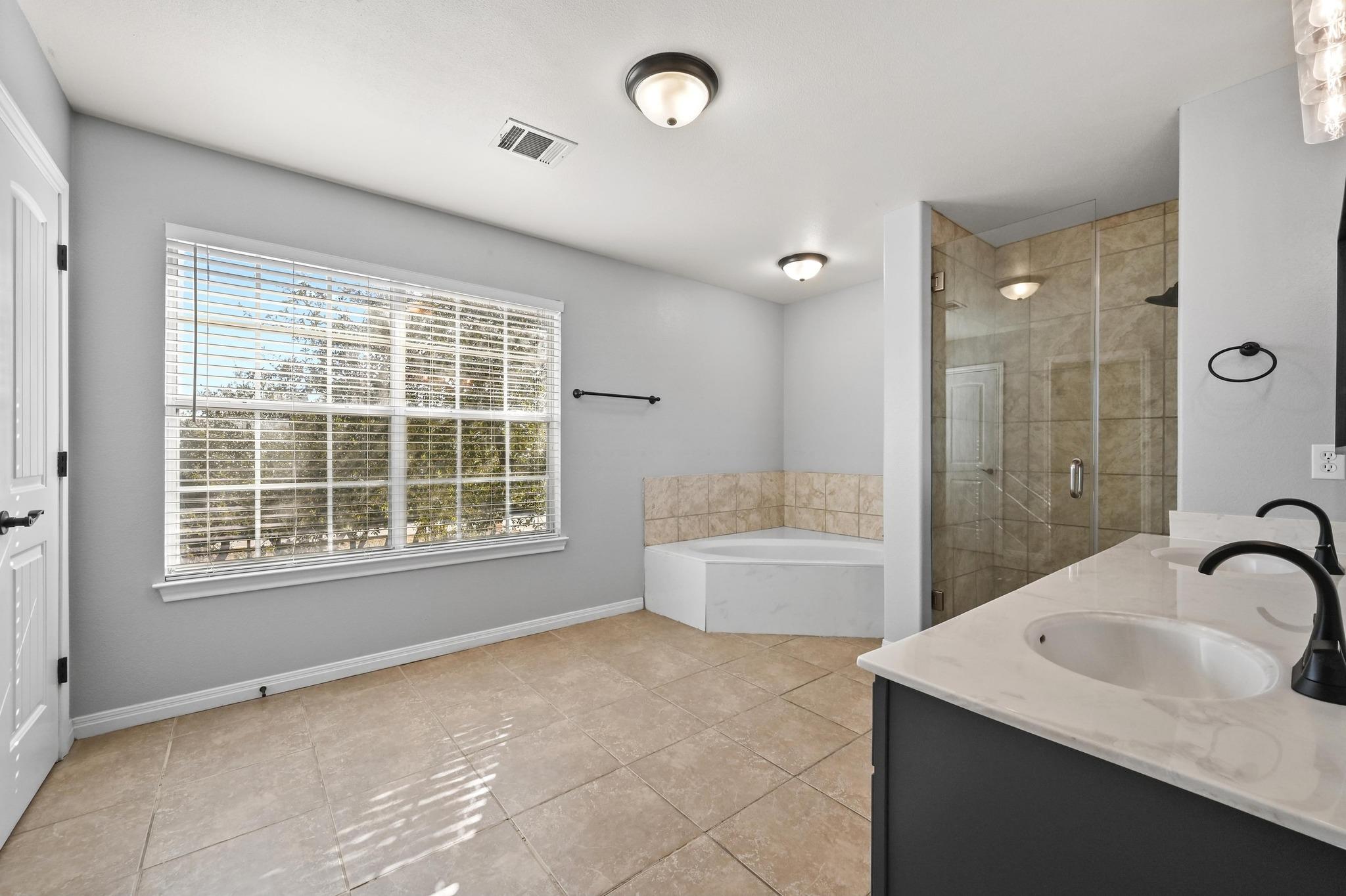 4204 BOB WIRE Rd, Spicewood, TX 78669