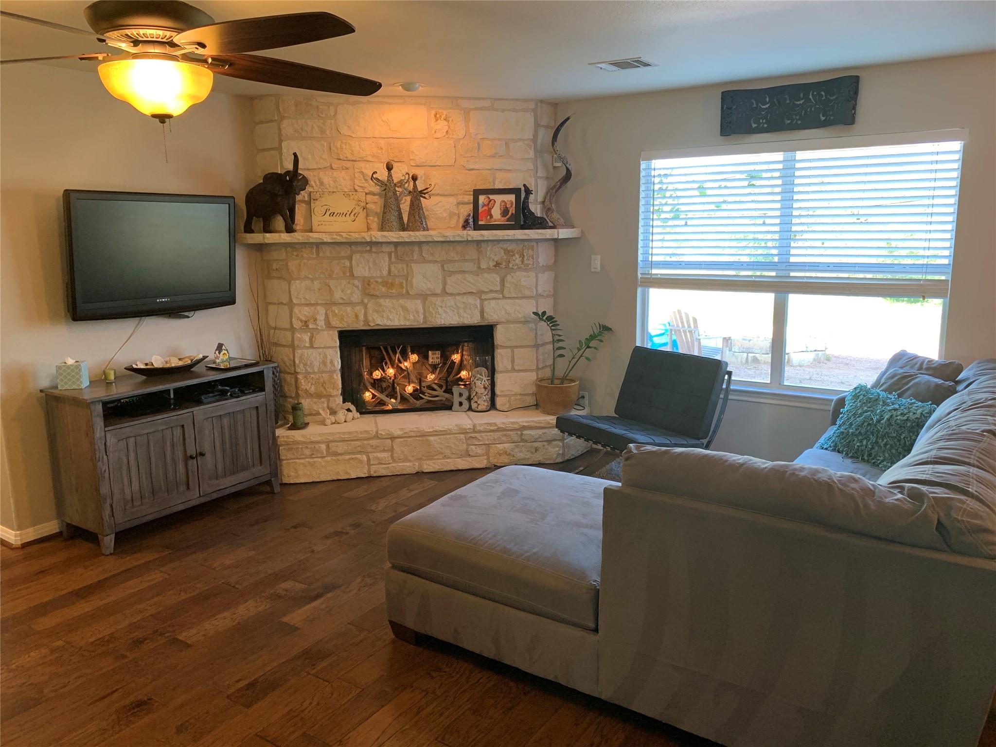 4204 BOB WIRE Rd, Spicewood, TX 78669