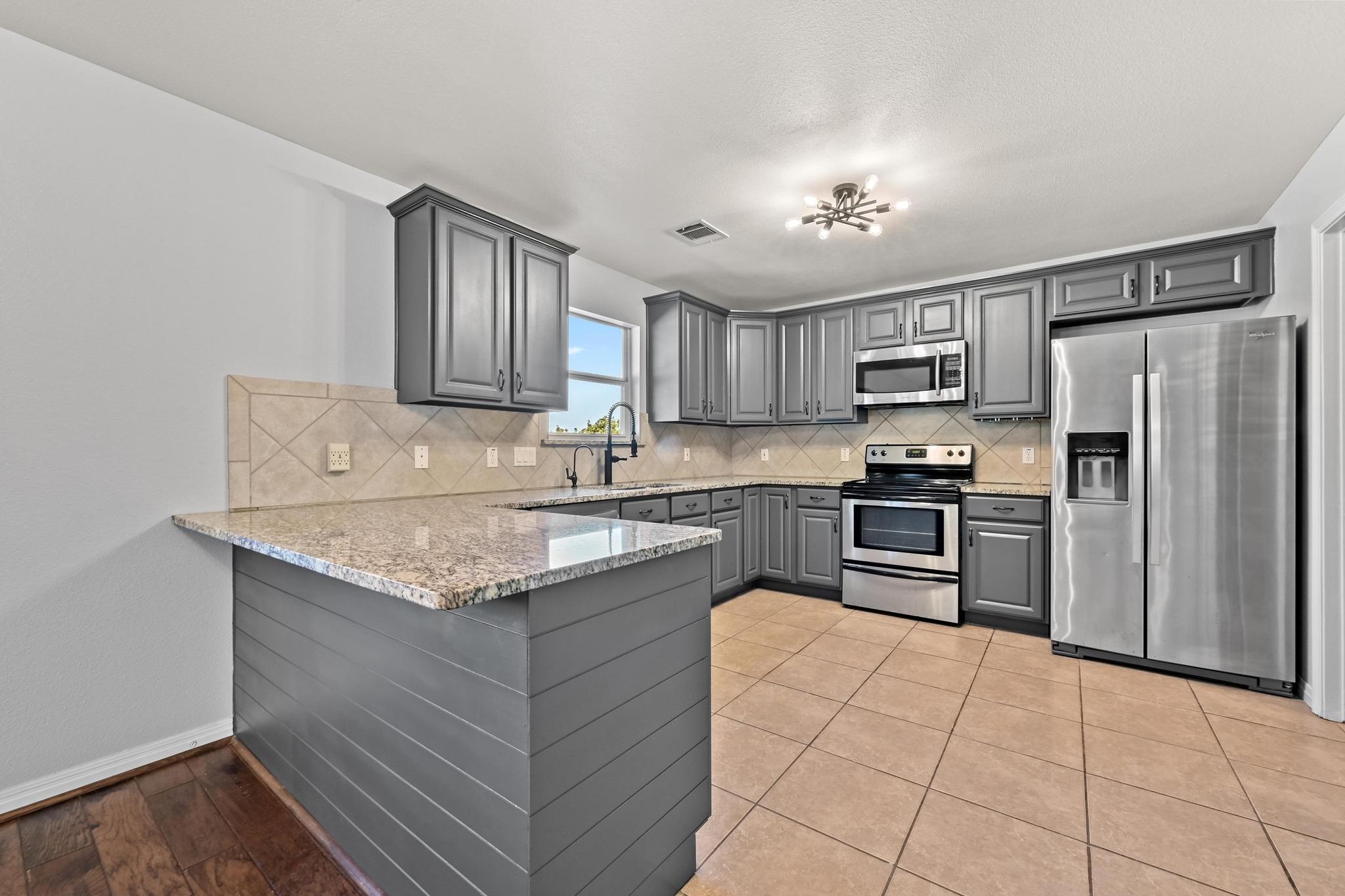 4204 BOB WIRE Rd, Spicewood, TX 78669