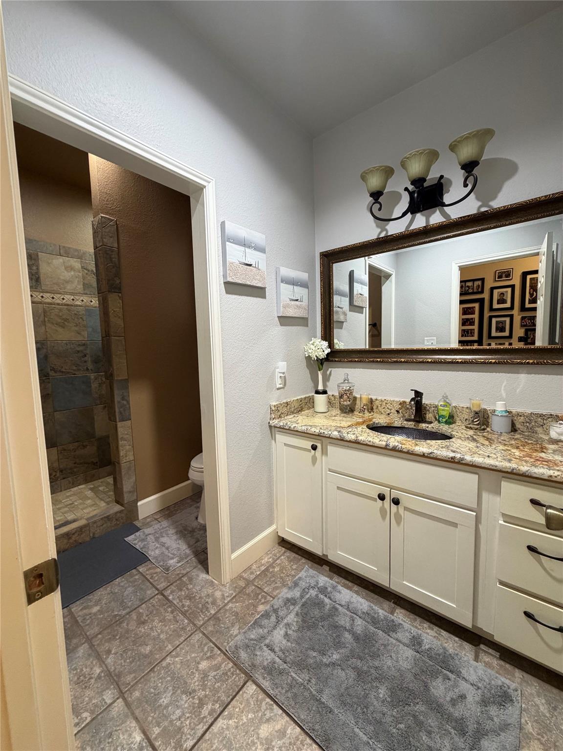 2755 Skyline Dr, Canyon Lake, TX 78133