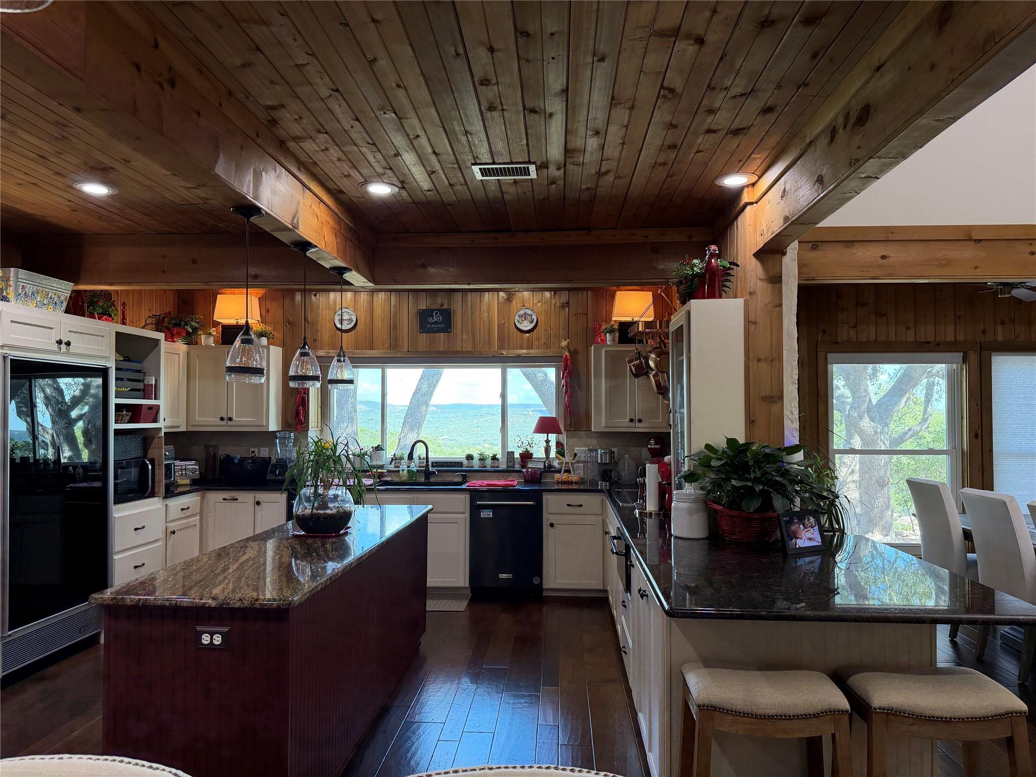 2755 Skyline Dr, Canyon Lake, TX 78133