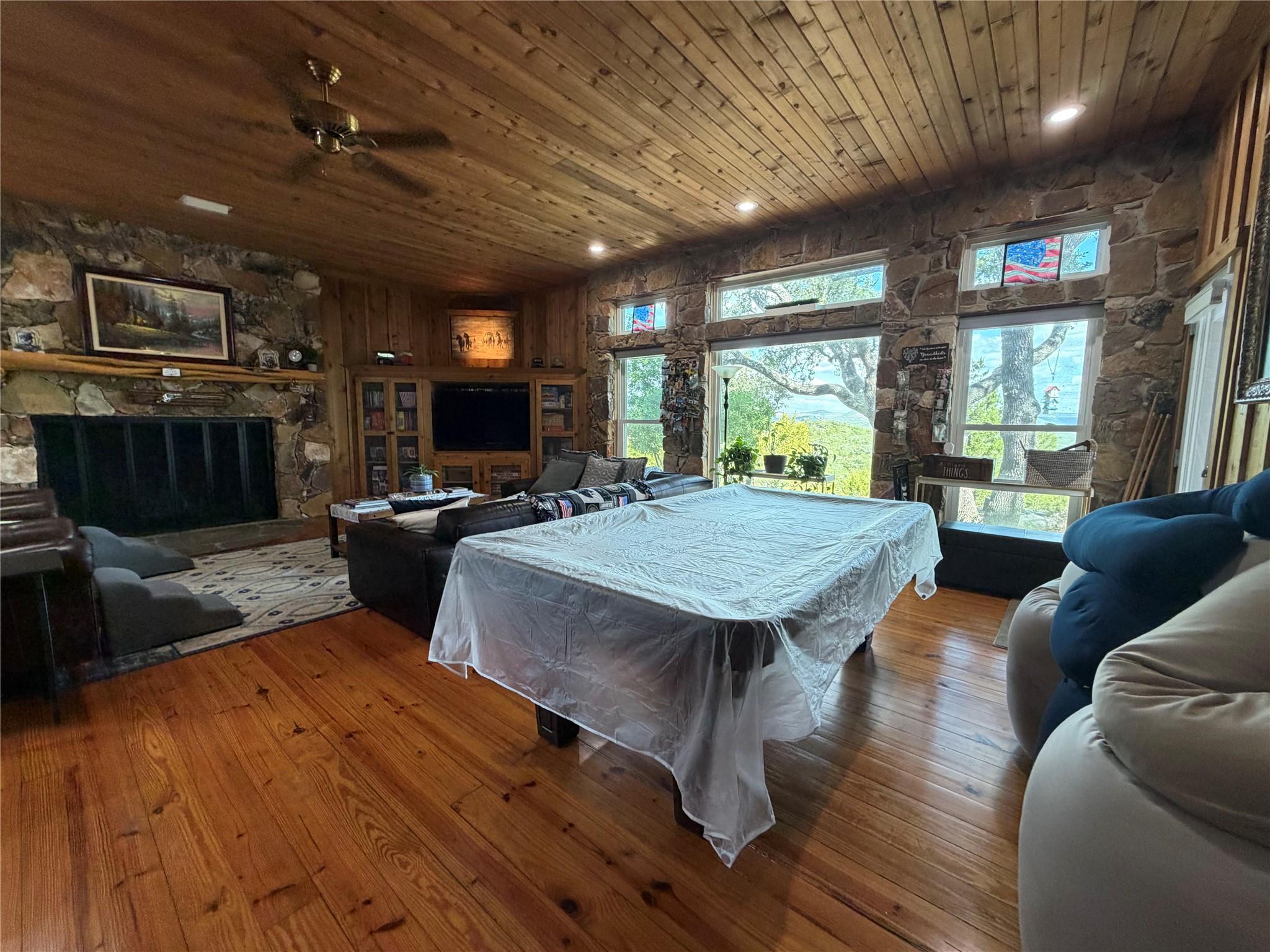 2755 Skyline Dr, Canyon Lake, TX 78133