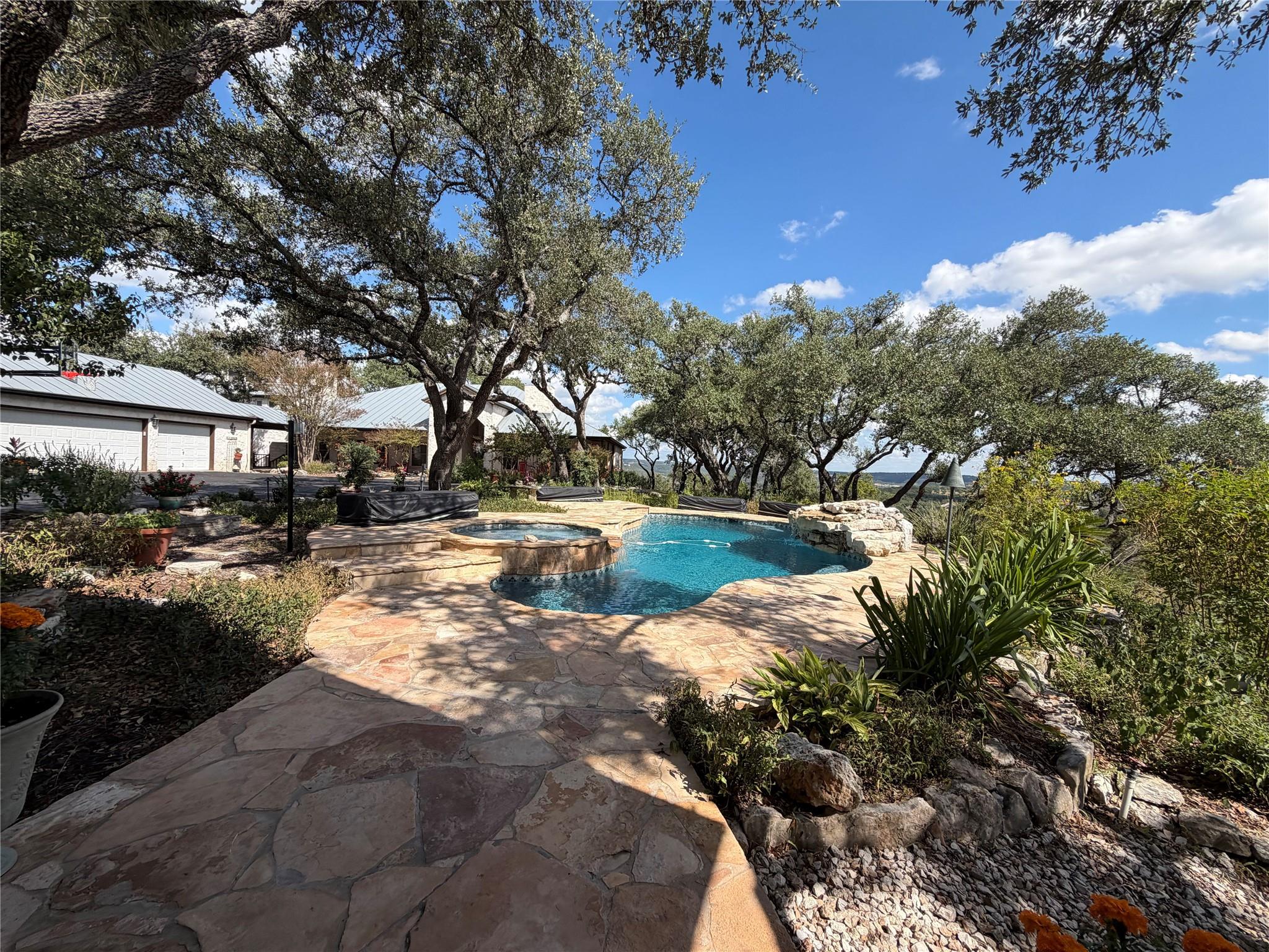 2755 Skyline Dr, Canyon Lake, TX 78133