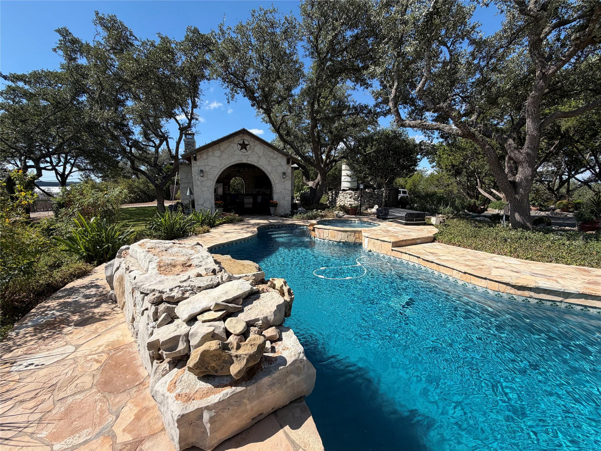 2755 Skyline Dr, Canyon Lake, TX 78133
