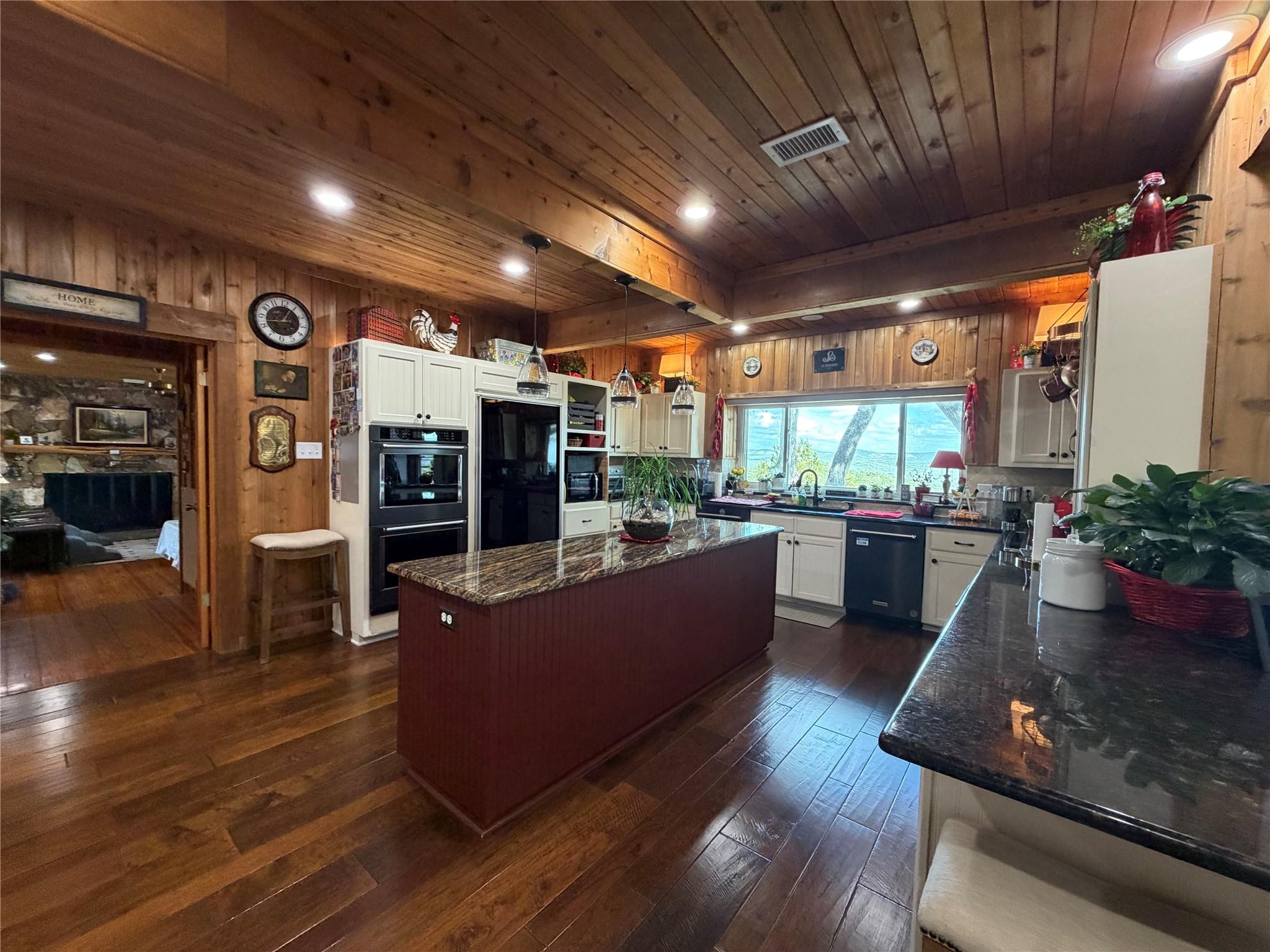 2755 Skyline Dr, Canyon Lake, TX 78133