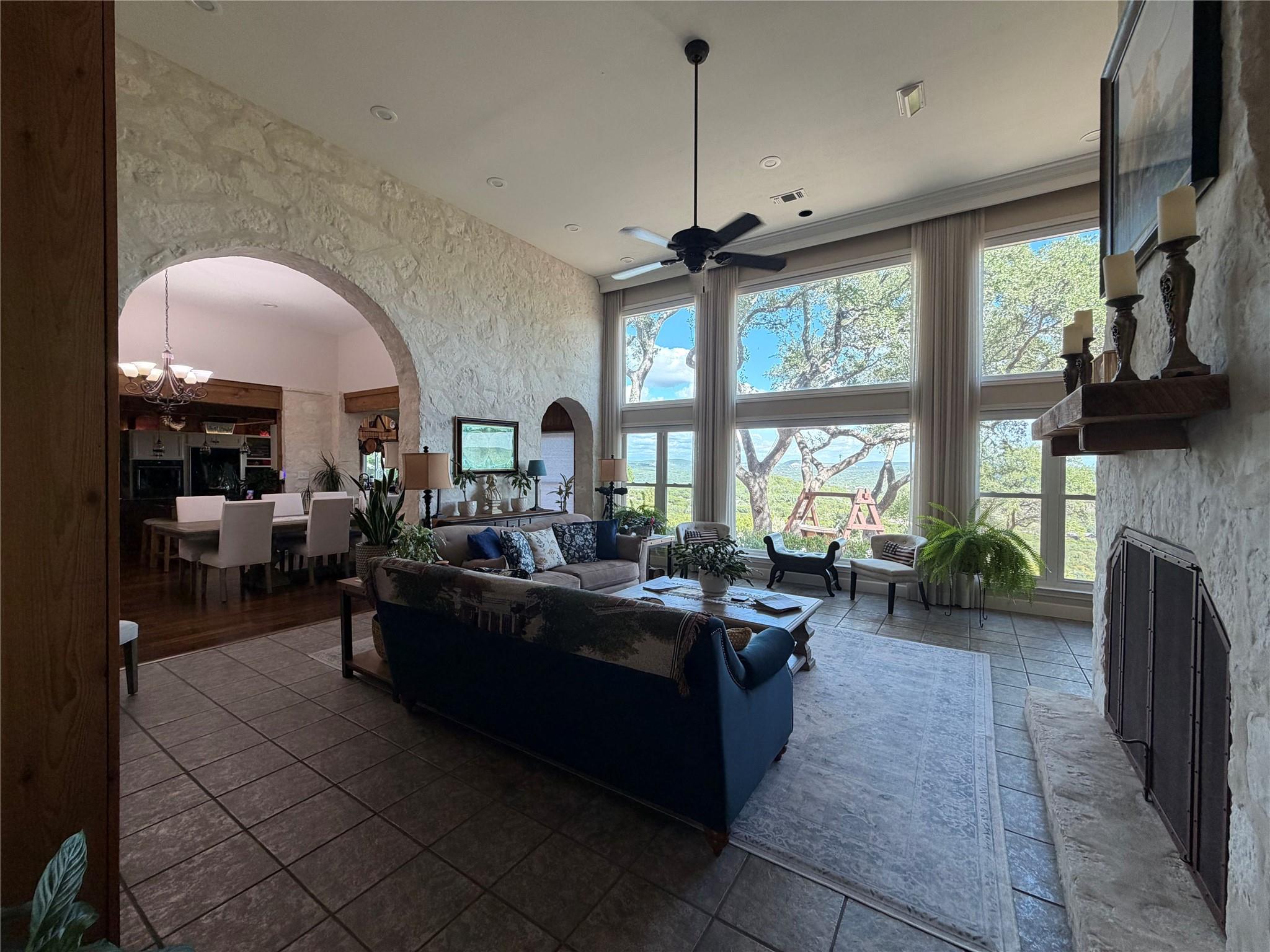 2755 Skyline Dr, Canyon Lake, TX 78133