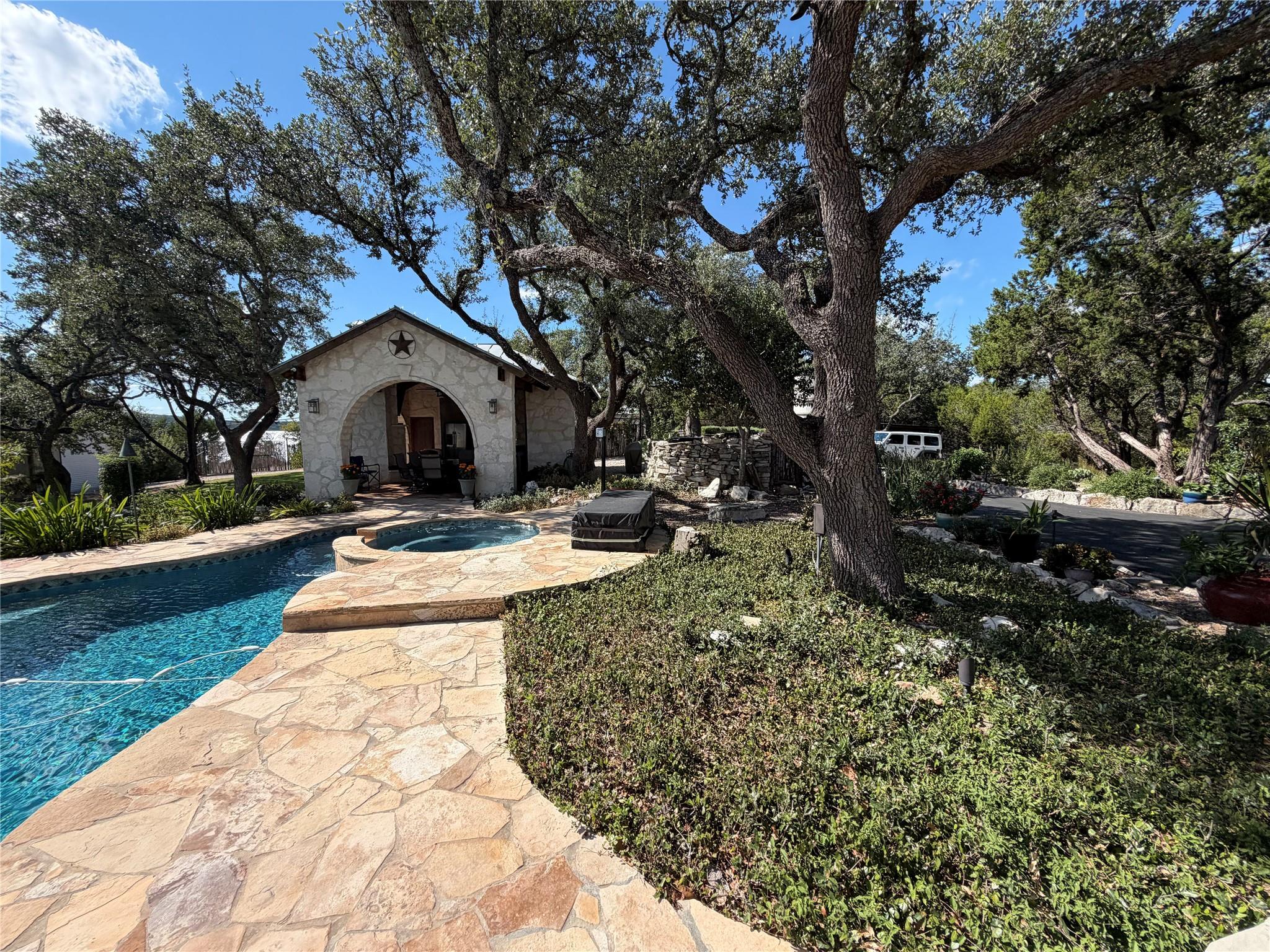2755 Skyline Dr, Canyon Lake, TX 78133