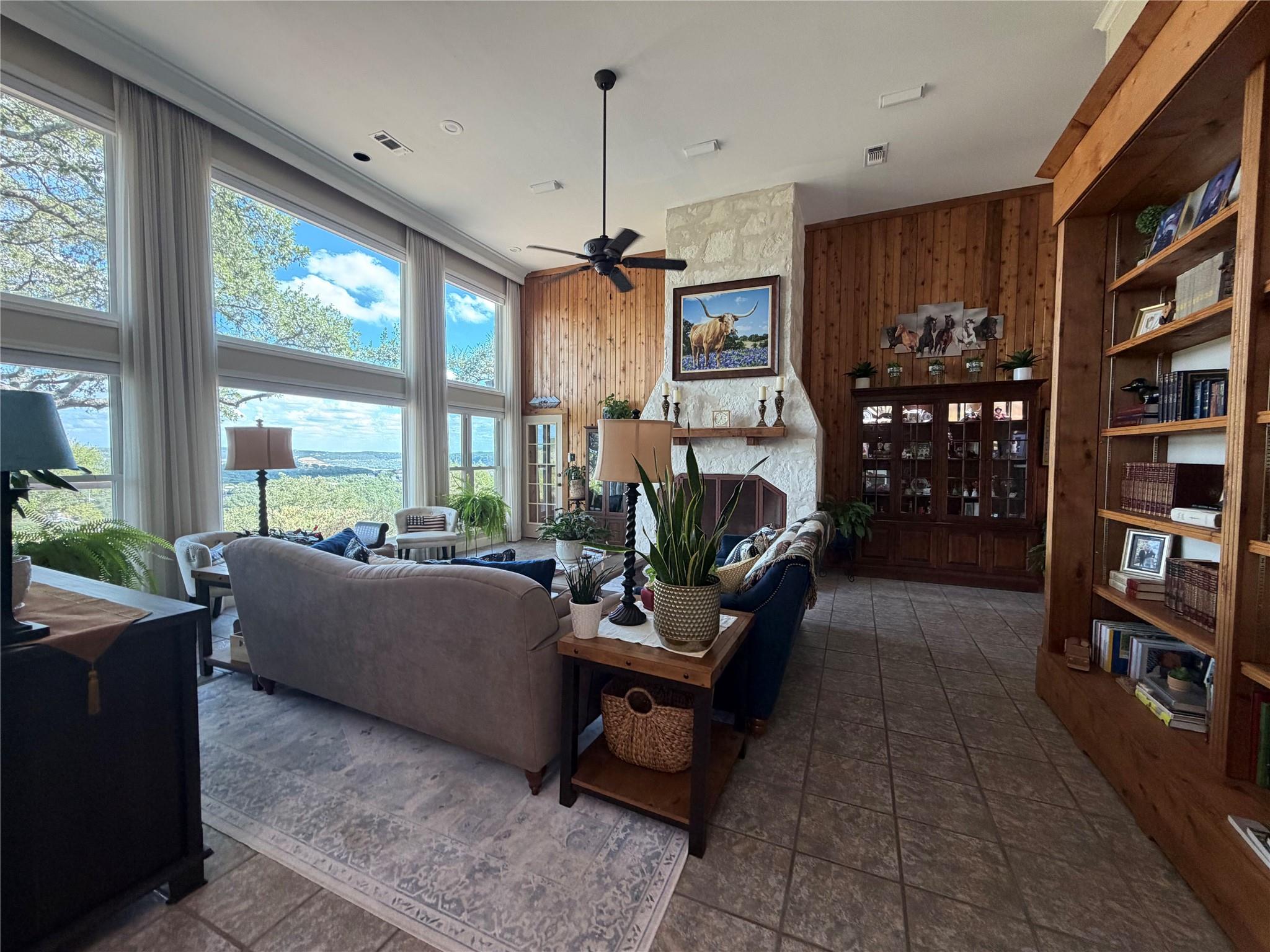 2755 Skyline Dr, Canyon Lake, TX 78133