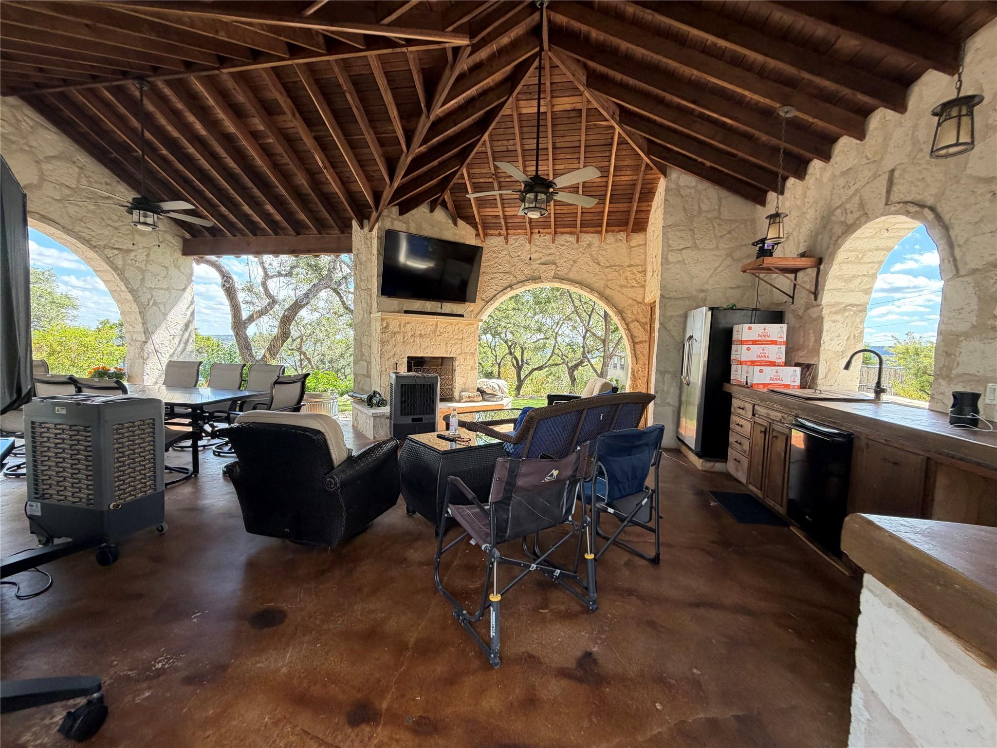 2755 Skyline Dr, Canyon Lake, TX 78133