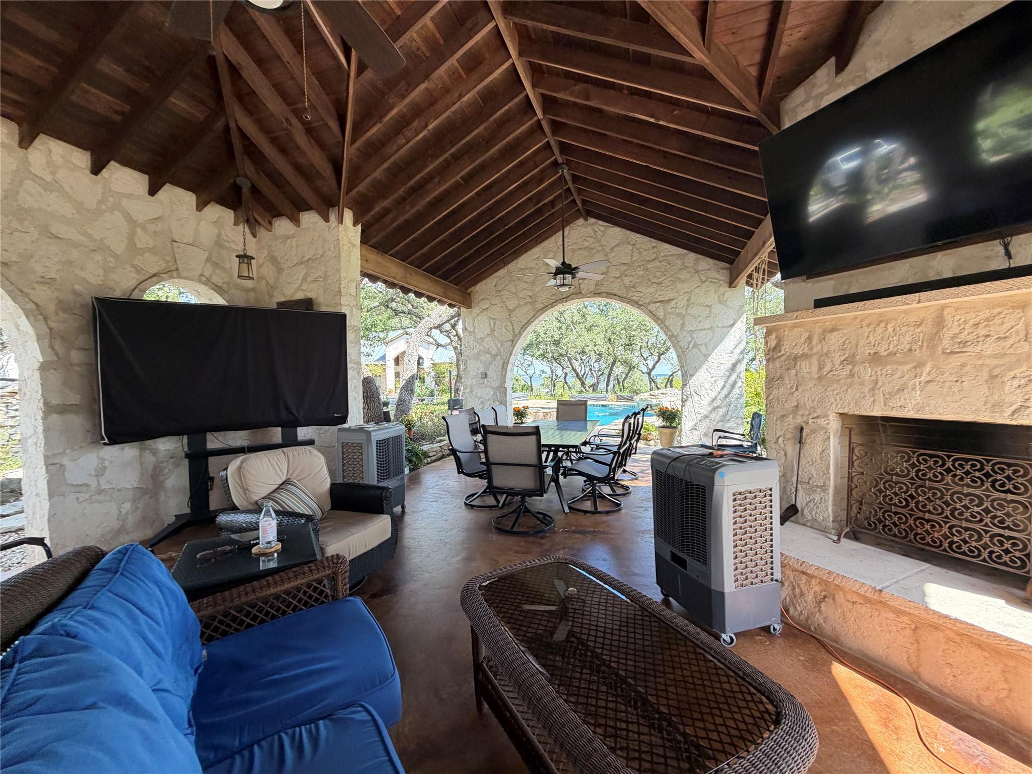 2755 Skyline Dr, Canyon Lake, TX 78133