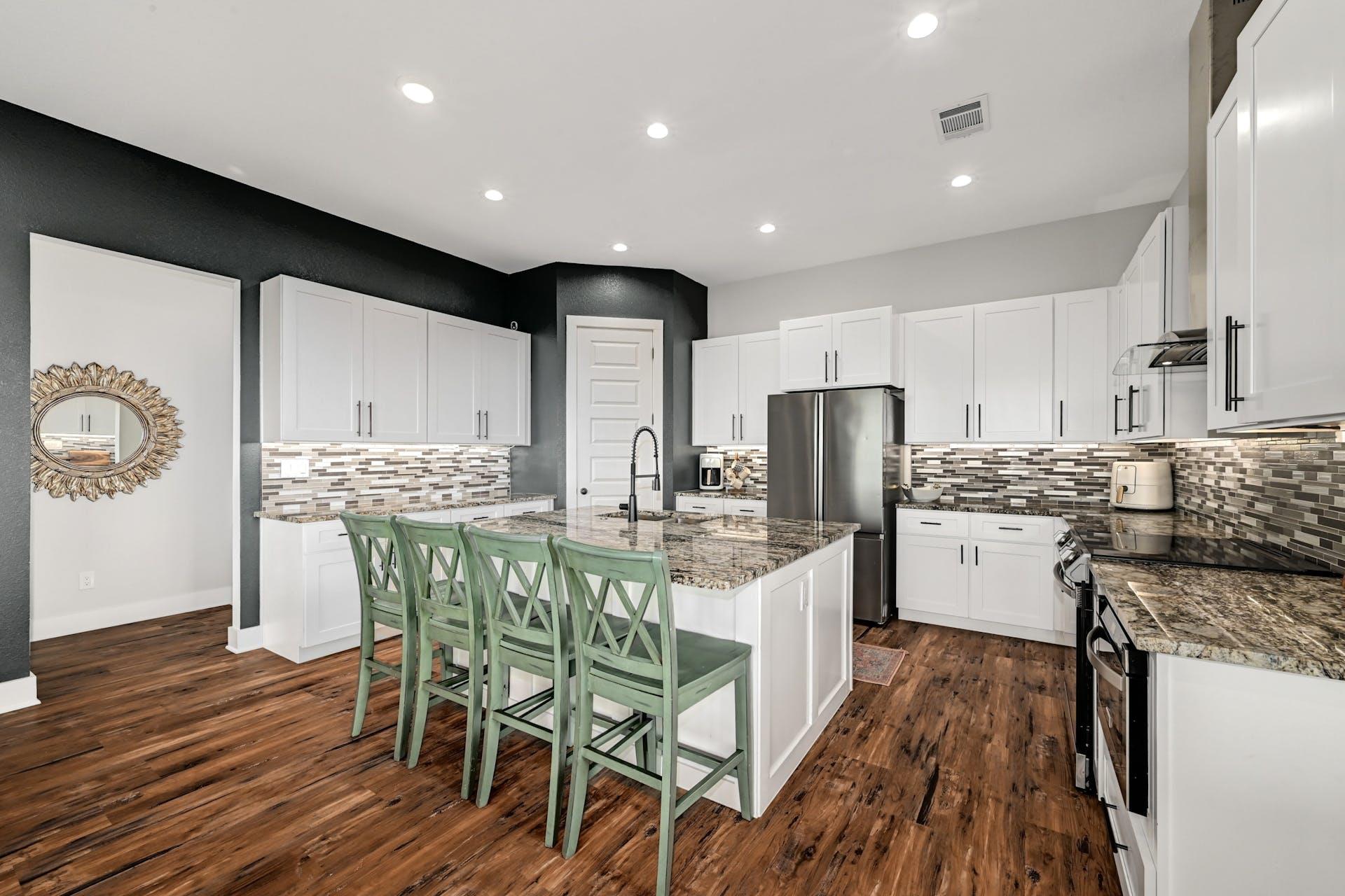 18502 Venture Dr Dr, Point Venture, TX 78645