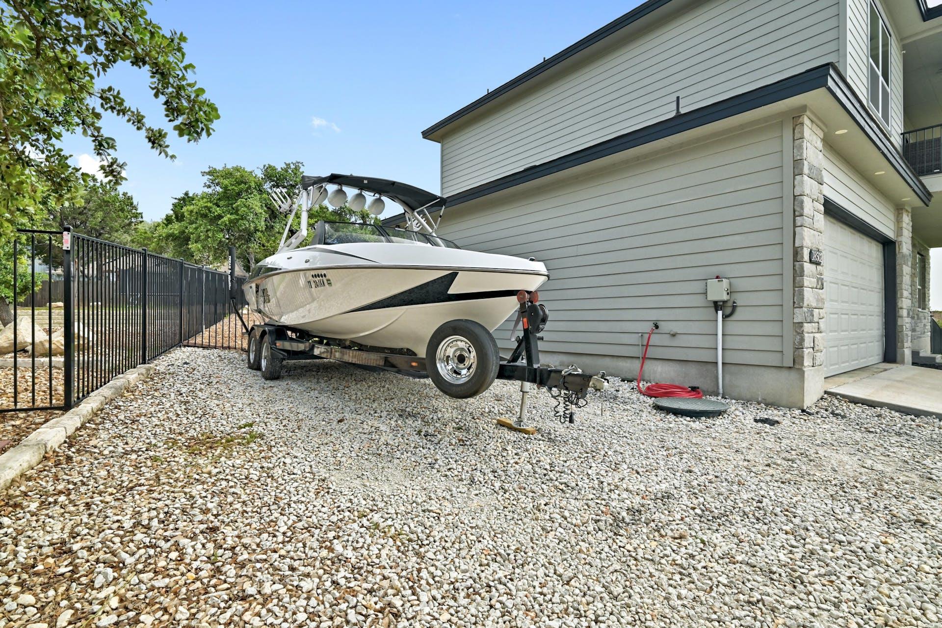 18502 Venture Dr Dr, Point Venture, TX 78645