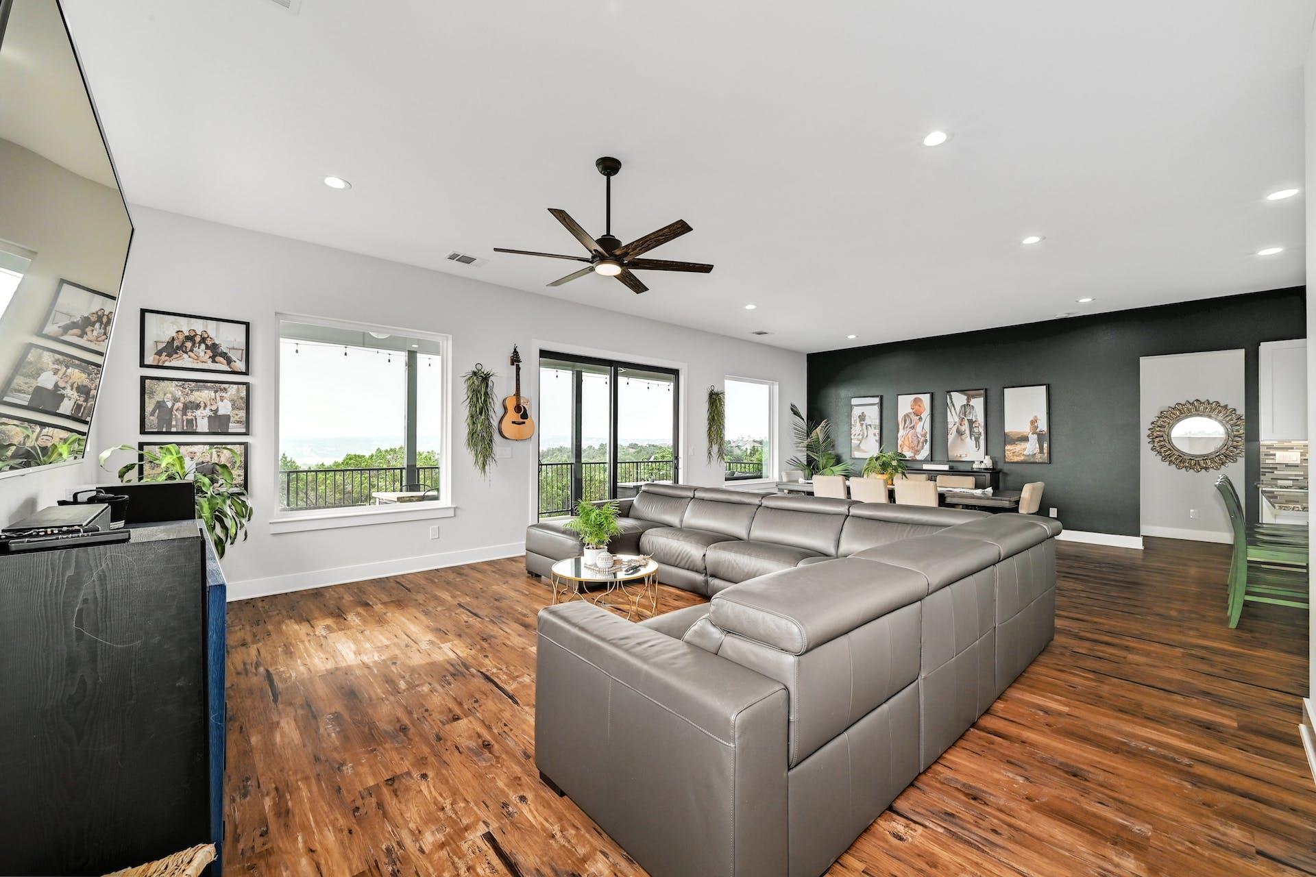 18502 Venture Dr Dr, Point Venture, TX 78645