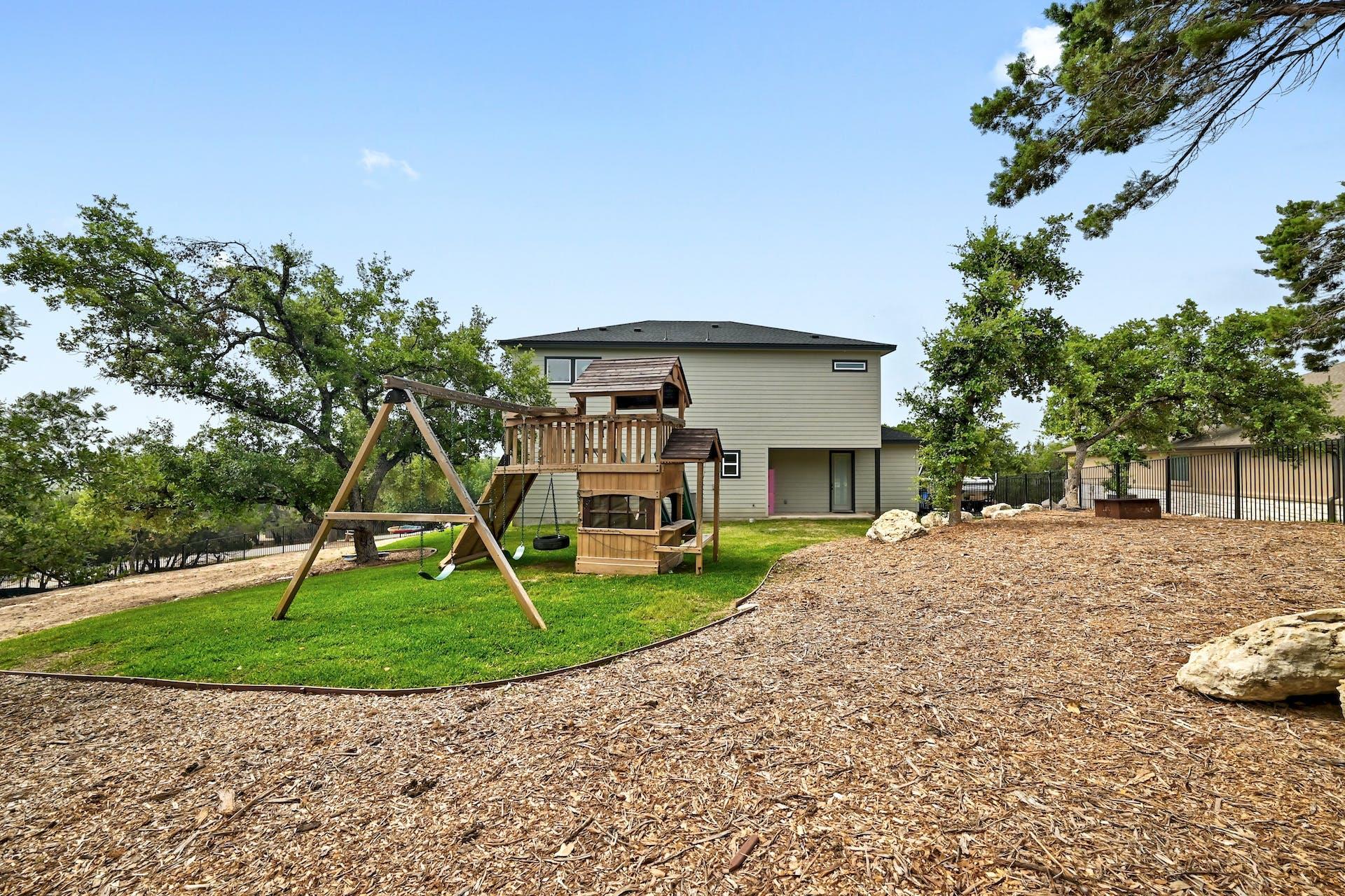 18502 Venture Dr Dr, Point Venture, TX 78645