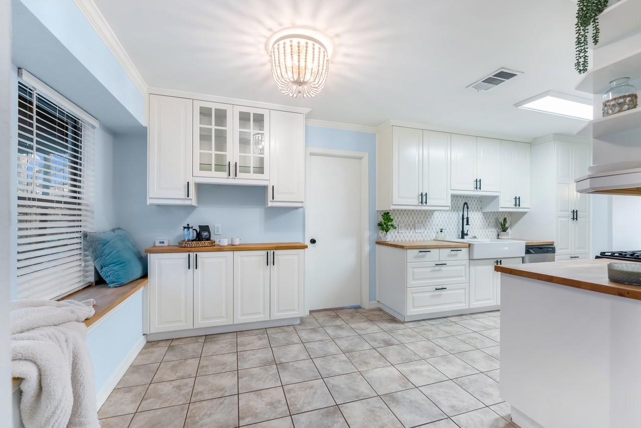 208 Woodmont Dr, Georgetown, TX 78628