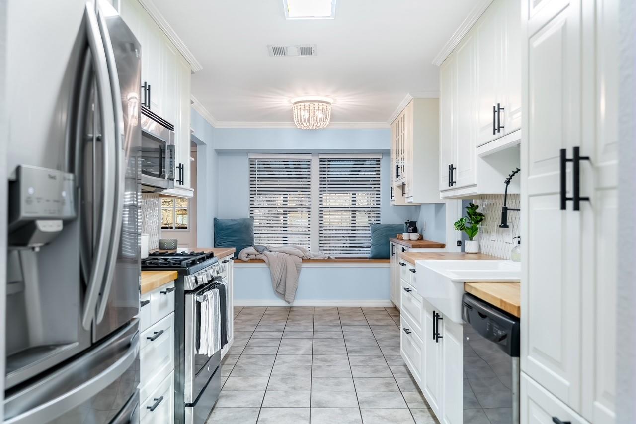 208 Woodmont Dr, Georgetown, TX 78628