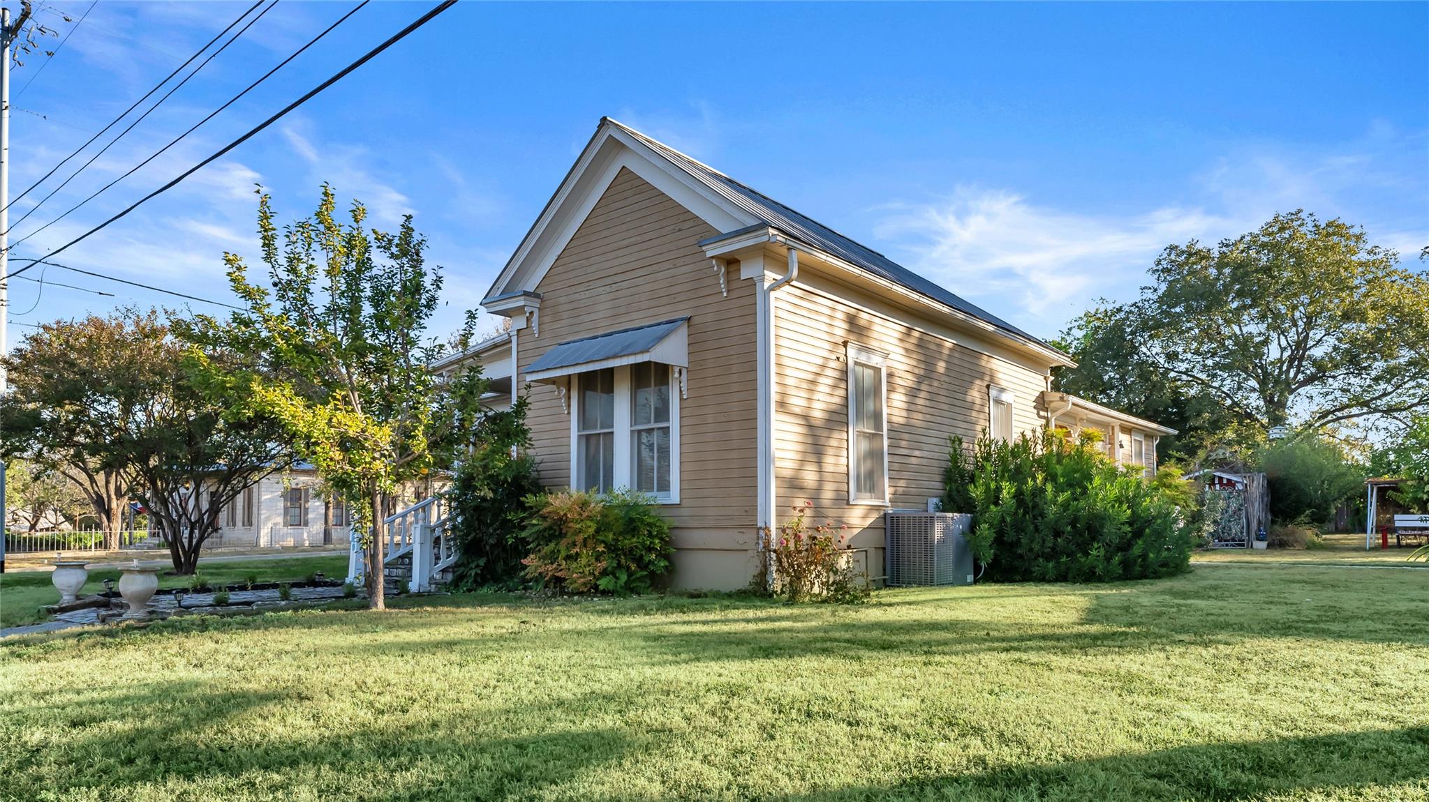 309 N Boundary St, Burnet, TX 78611