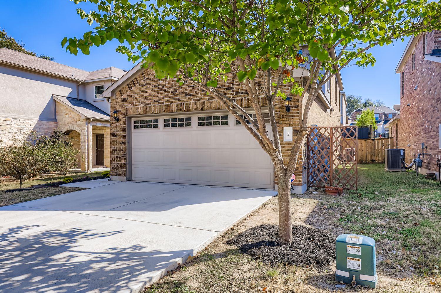 1050 Kenney Fort Xing # 5, Round Rock, TX 78665