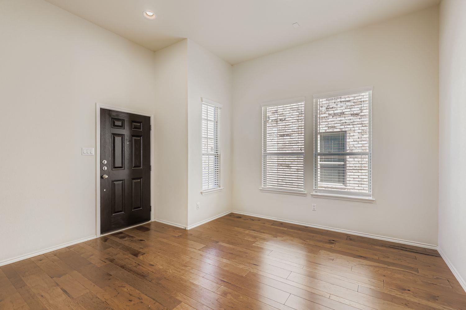 1050 Kenney Fort Xing # 5, Round Rock, TX 78665