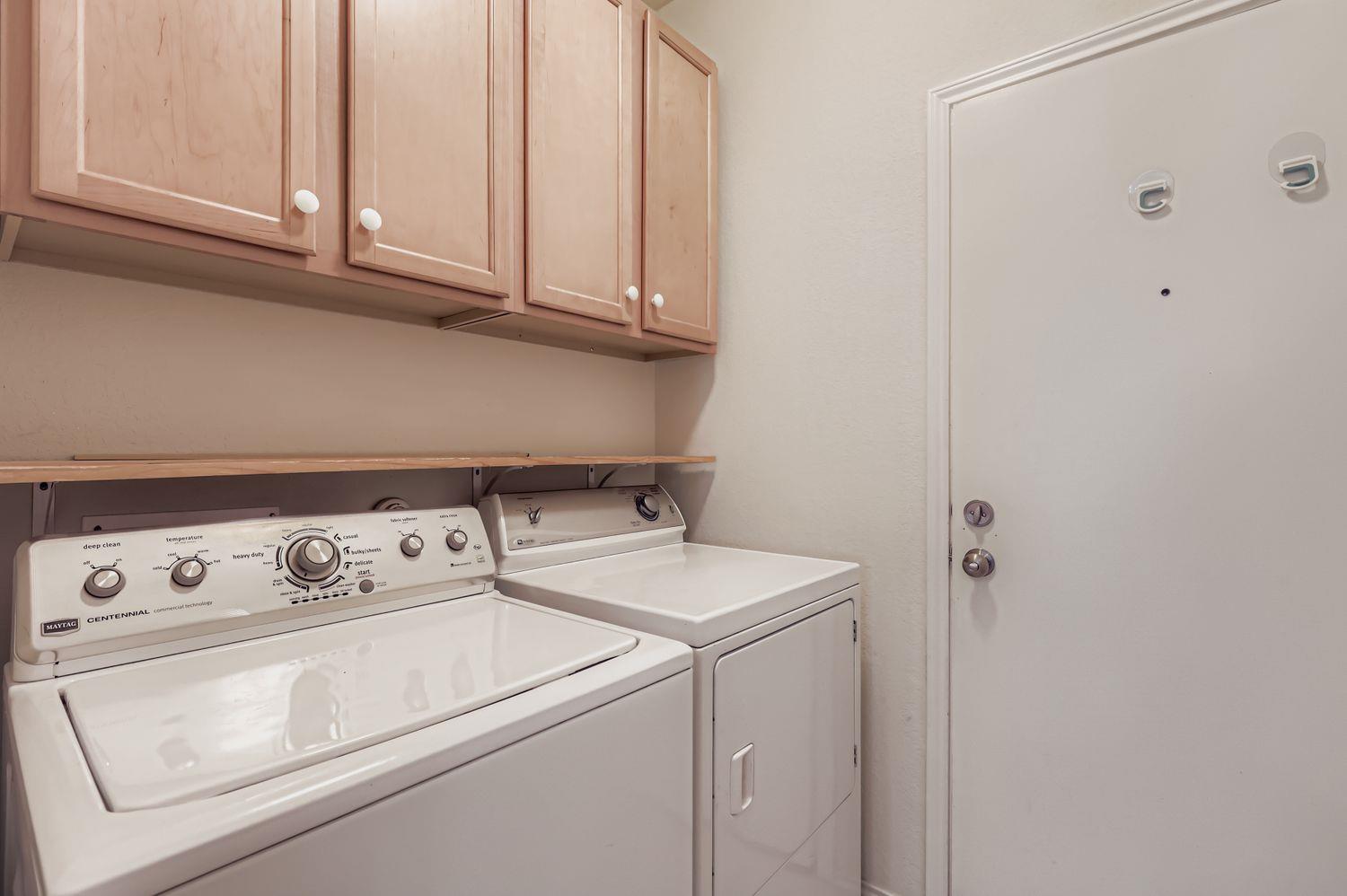 1050 Kenney Fort Xing # 5, Round Rock, TX 78665