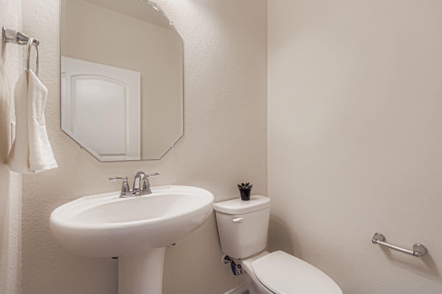 1050 Kenney Fort Xing # 5, Round Rock, TX 78665