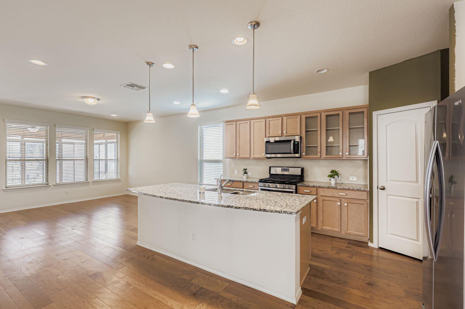 1050 Kenney Fort Xing # 5, Round Rock, TX 78665